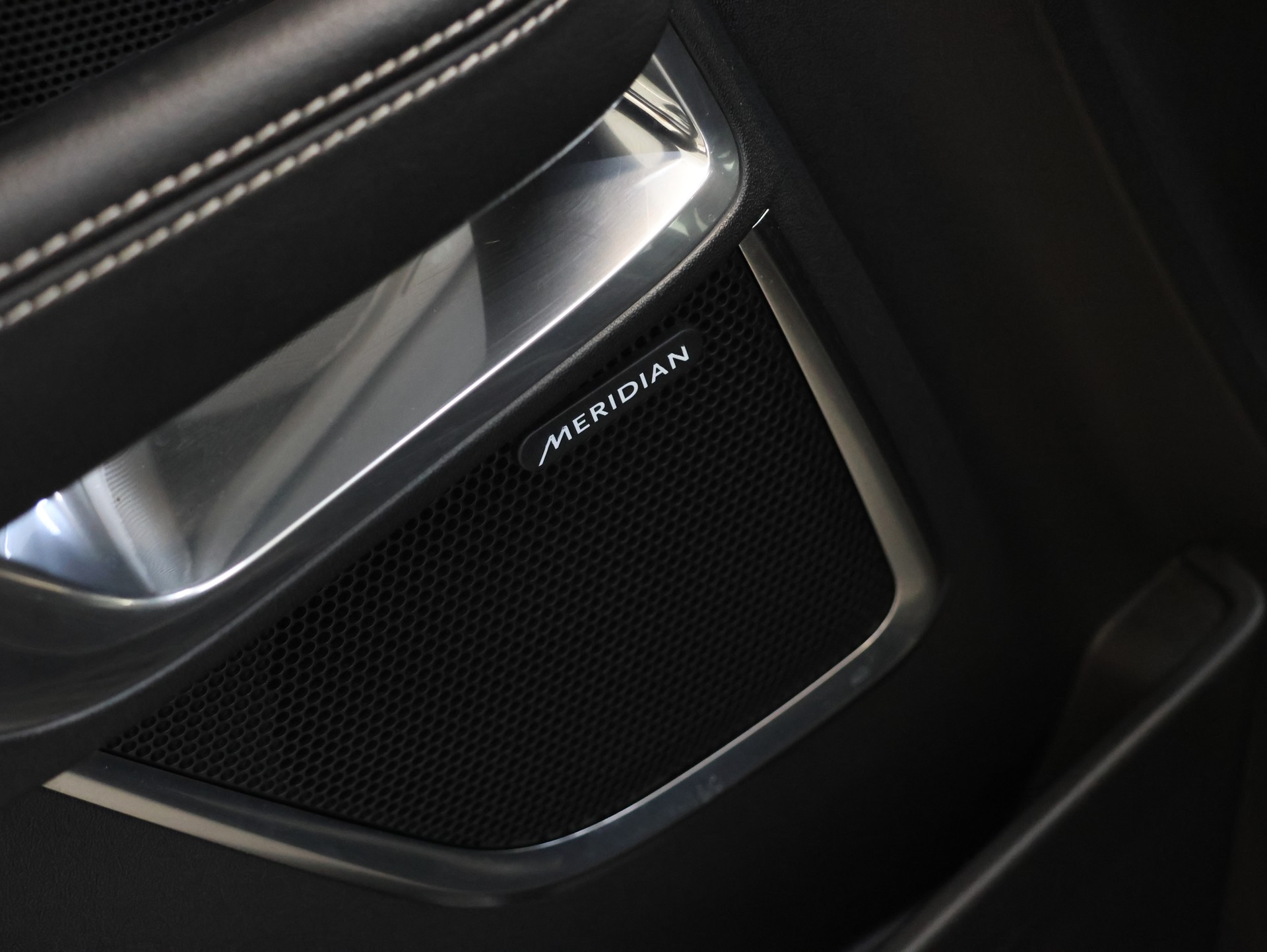 JAGUAR E-Pace 2.0d D180 R-Dynamic SE AWD Automatik-image-15