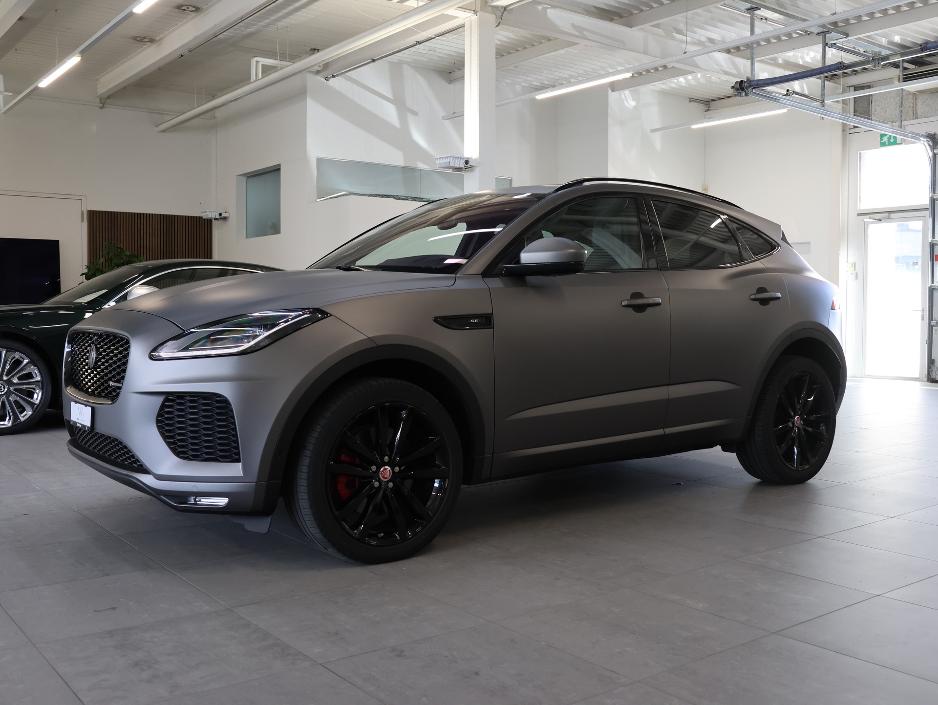JAGUAR E-Pace 2.0d D180 R-Dynamic SE AWD Automatik-image-3