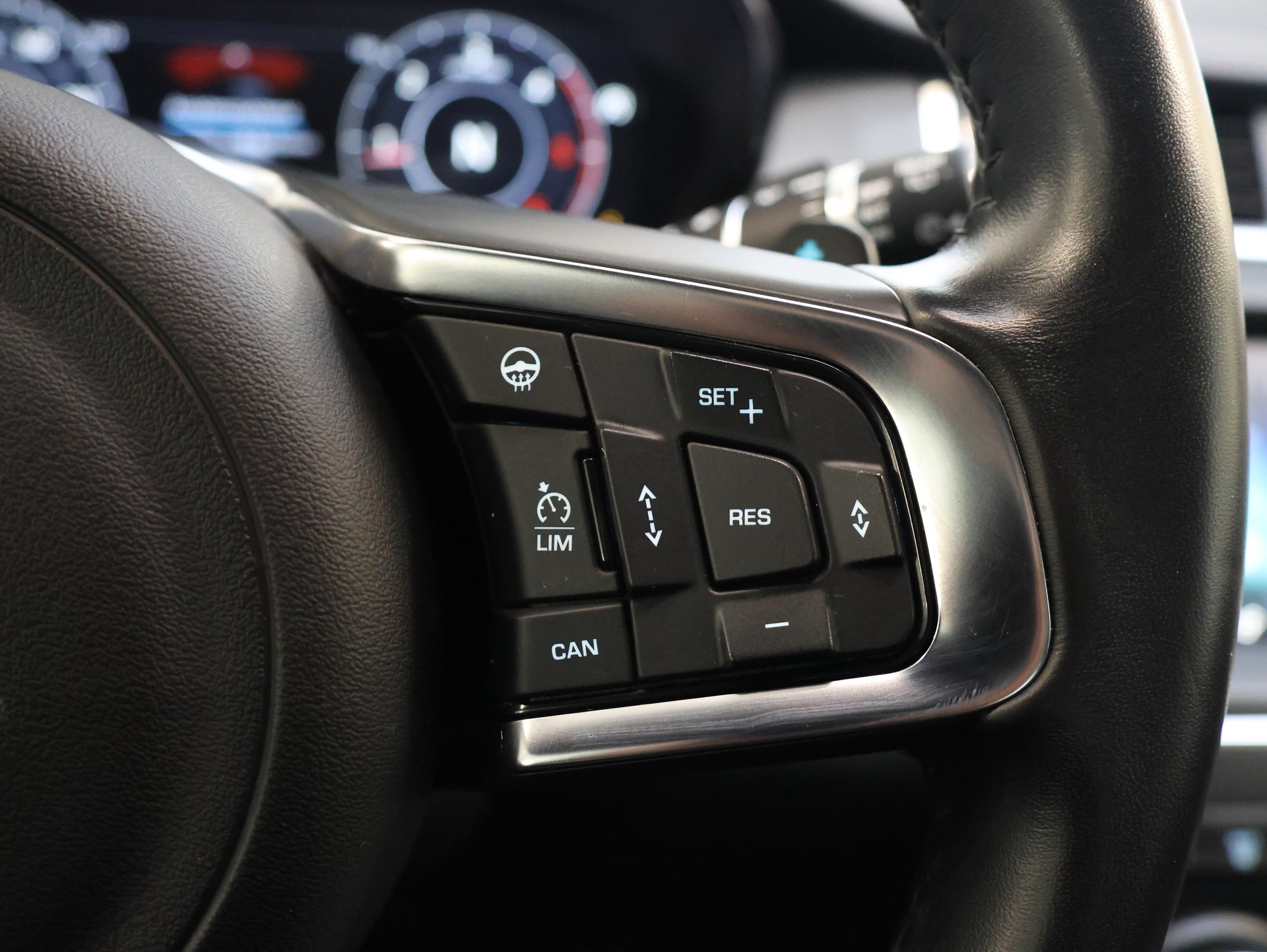 JAGUAR E-Pace 2.0d D180 R-Dynamic SE AWD Automatik-image-28