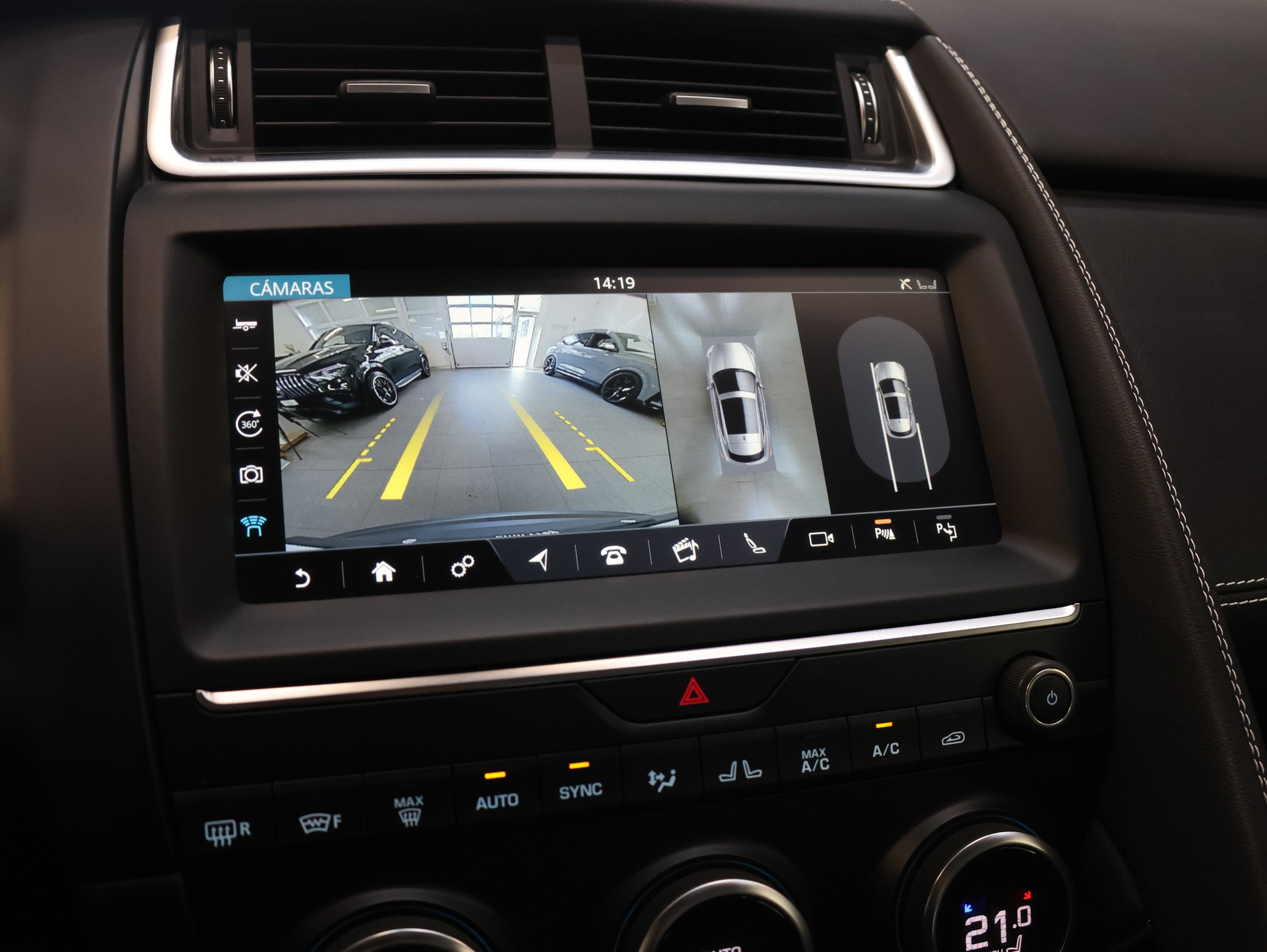 JAGUAR E-Pace 2.0d D180 R-Dynamic SE AWD Automatik-image-18