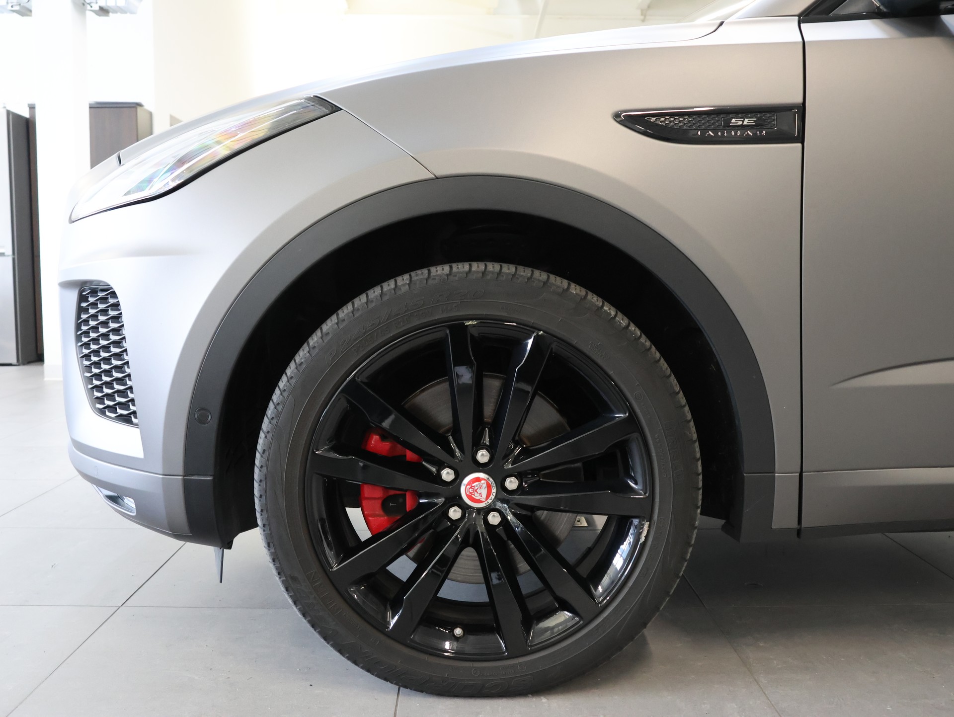 JAGUAR E-Pace 2.0d D180 R-Dynamic SE AWD Automatik-image-10