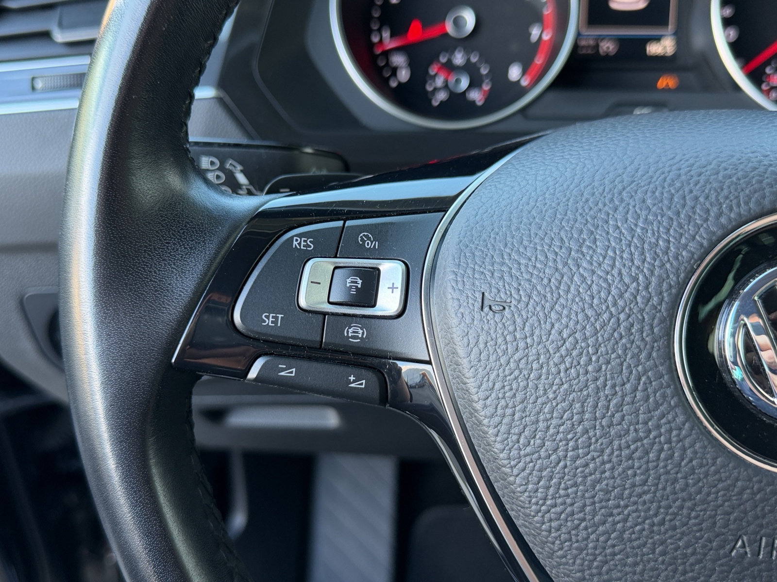 VW Tiguan 2.0 TSI Comfortline DSG 4motion-image-11