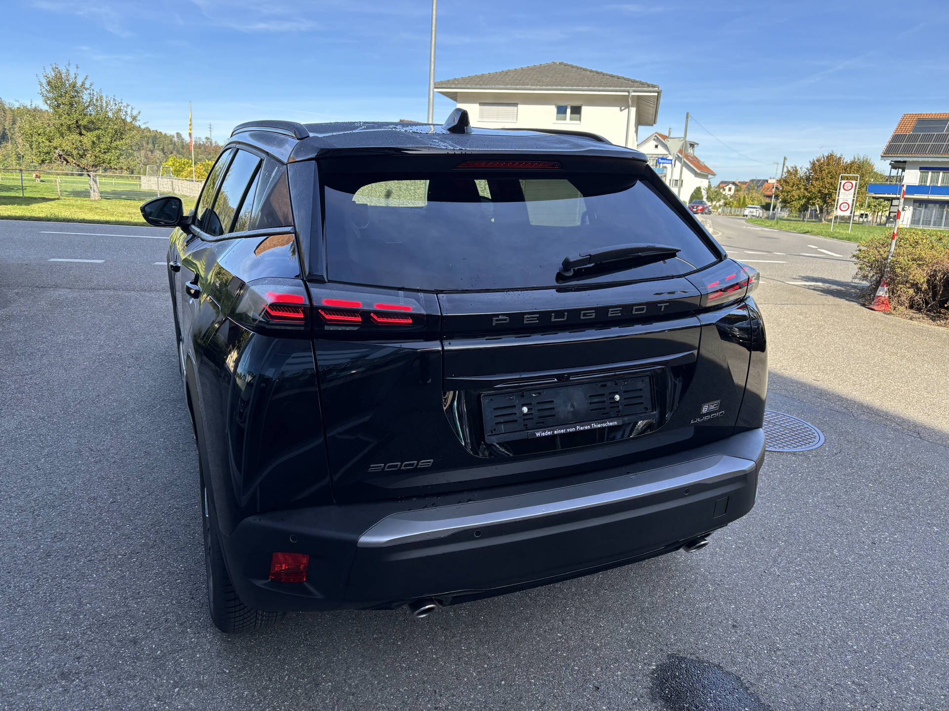 PEUGEOT 2008 1.2 Hybrid 145 Envy-image-2