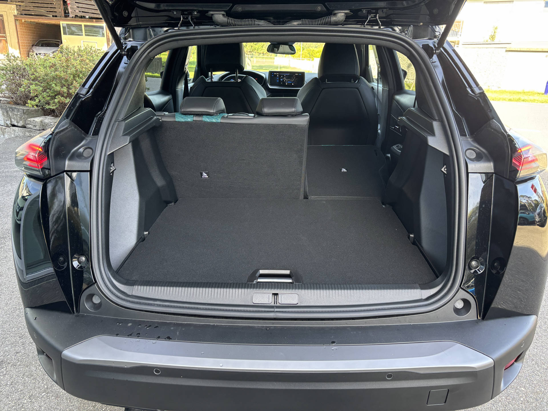 PEUGEOT 2008 1.2 Hybrid 145 Envy-image-6