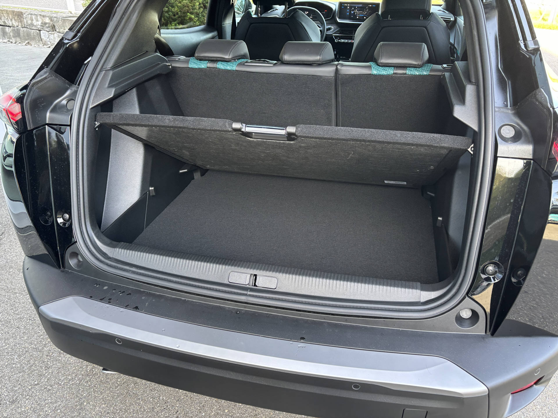 PEUGEOT 2008 1.2 Hybrid 145 Envy-image-5