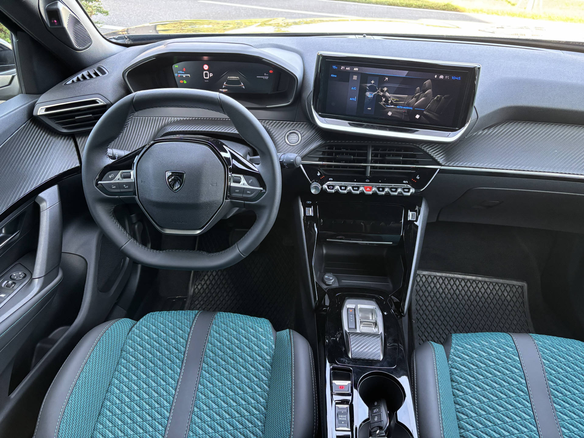 PEUGEOT 2008 1.2 Hybrid 145 Envy-image-10
