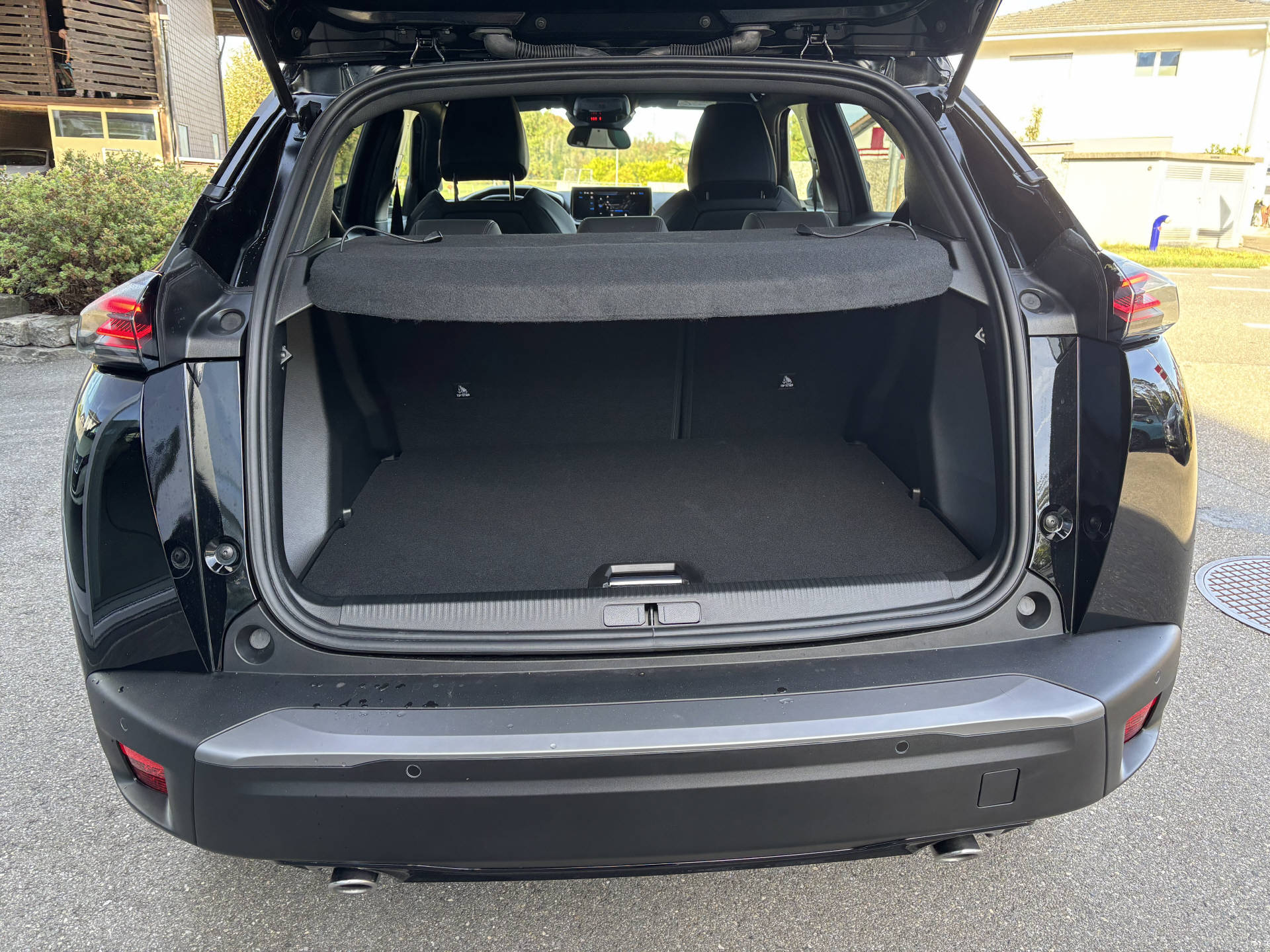 PEUGEOT 2008 1.2 Hybrid 145 Envy-image-4