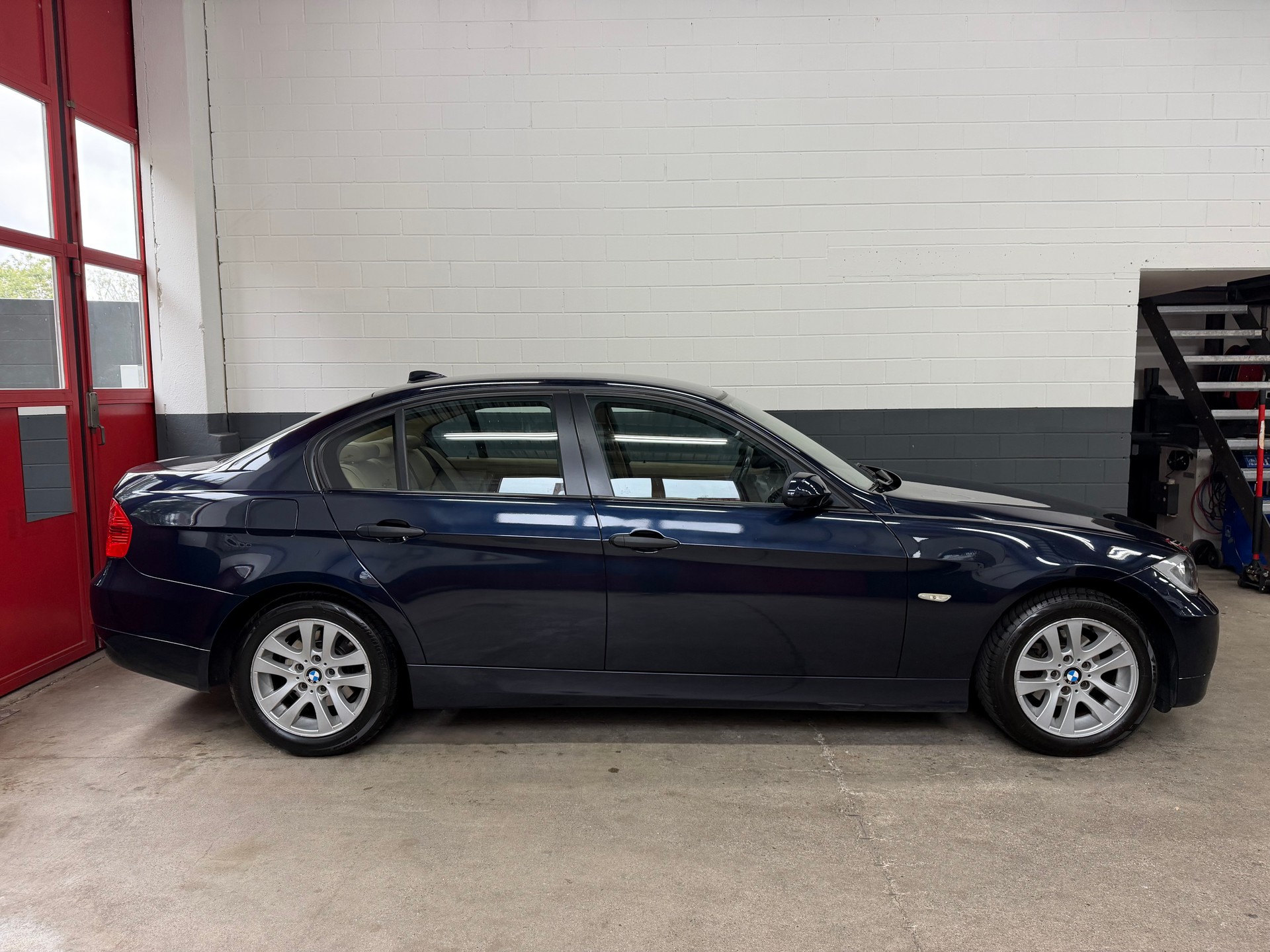 BMW 320i //NEU AB MFK!-image-4
