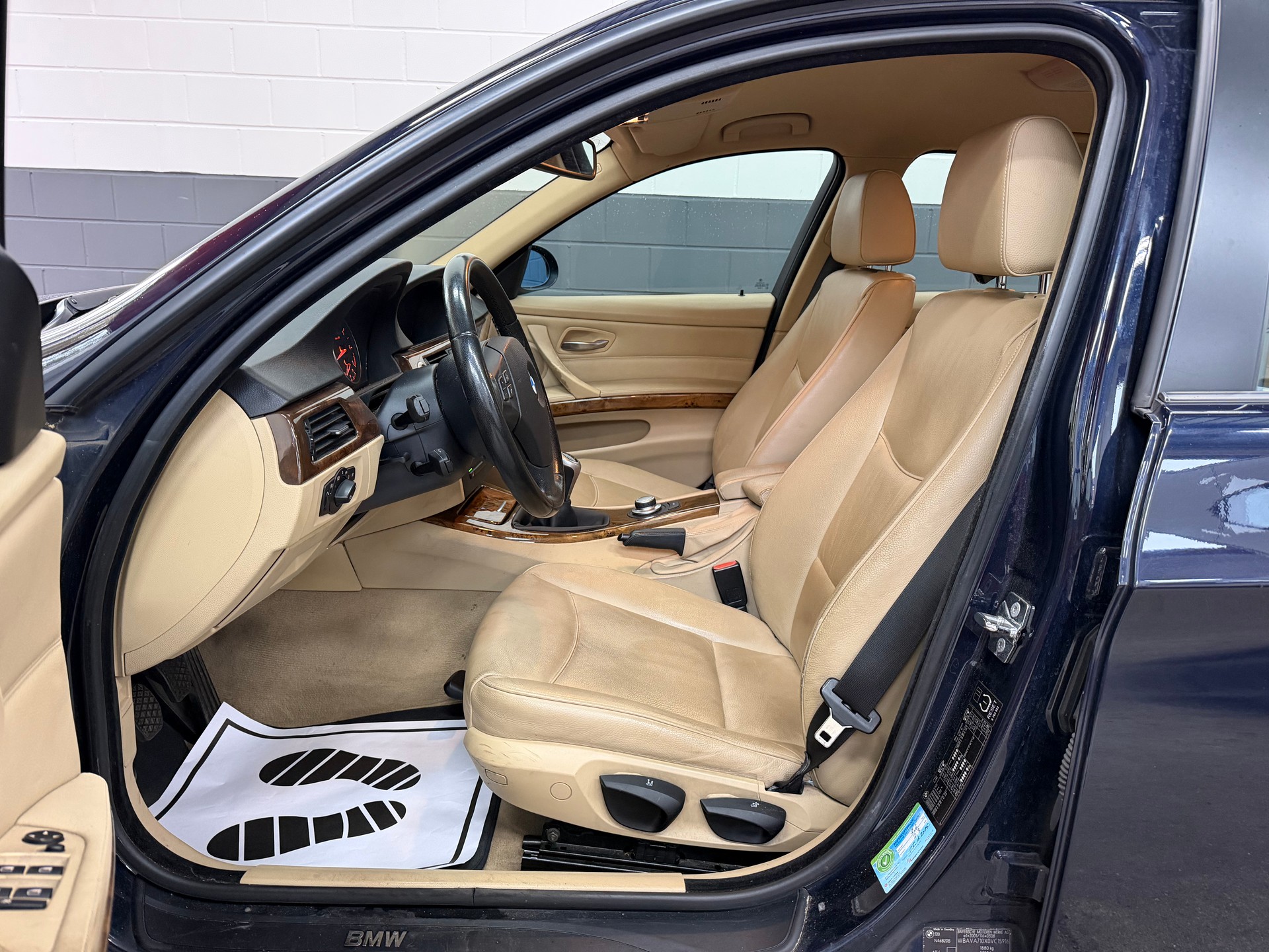 BMW 320i //NEU AB MFK!-image-7