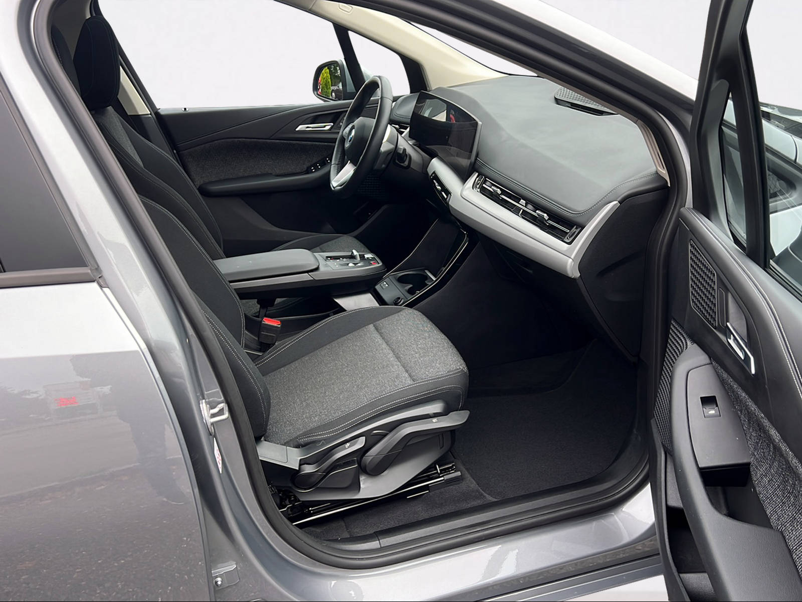 BMW 225e xDrive Active Tourer-image-10