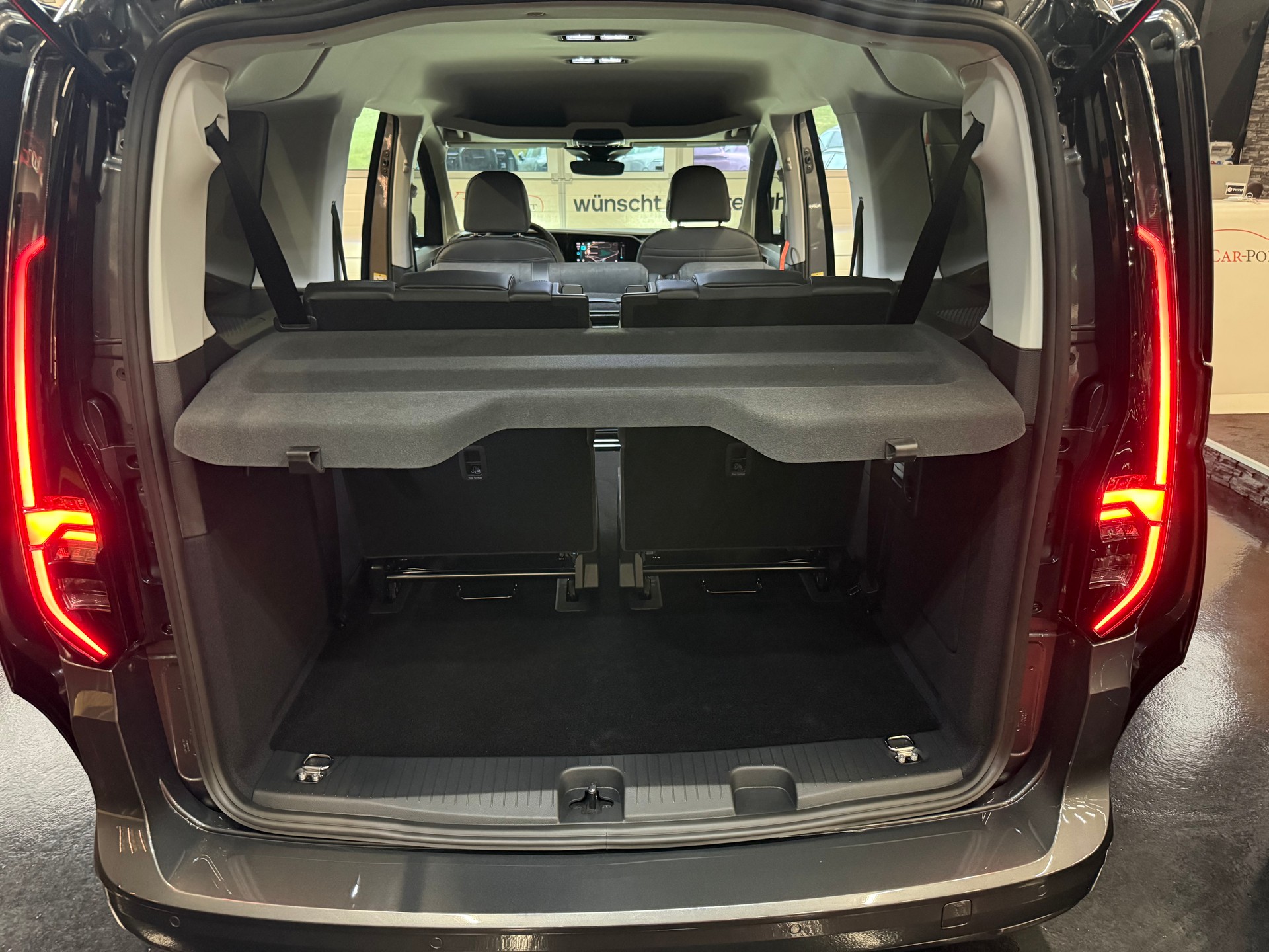 VW Caddy Maxi 1.5 TSI Plug in Hybrid Style DSG-image-11