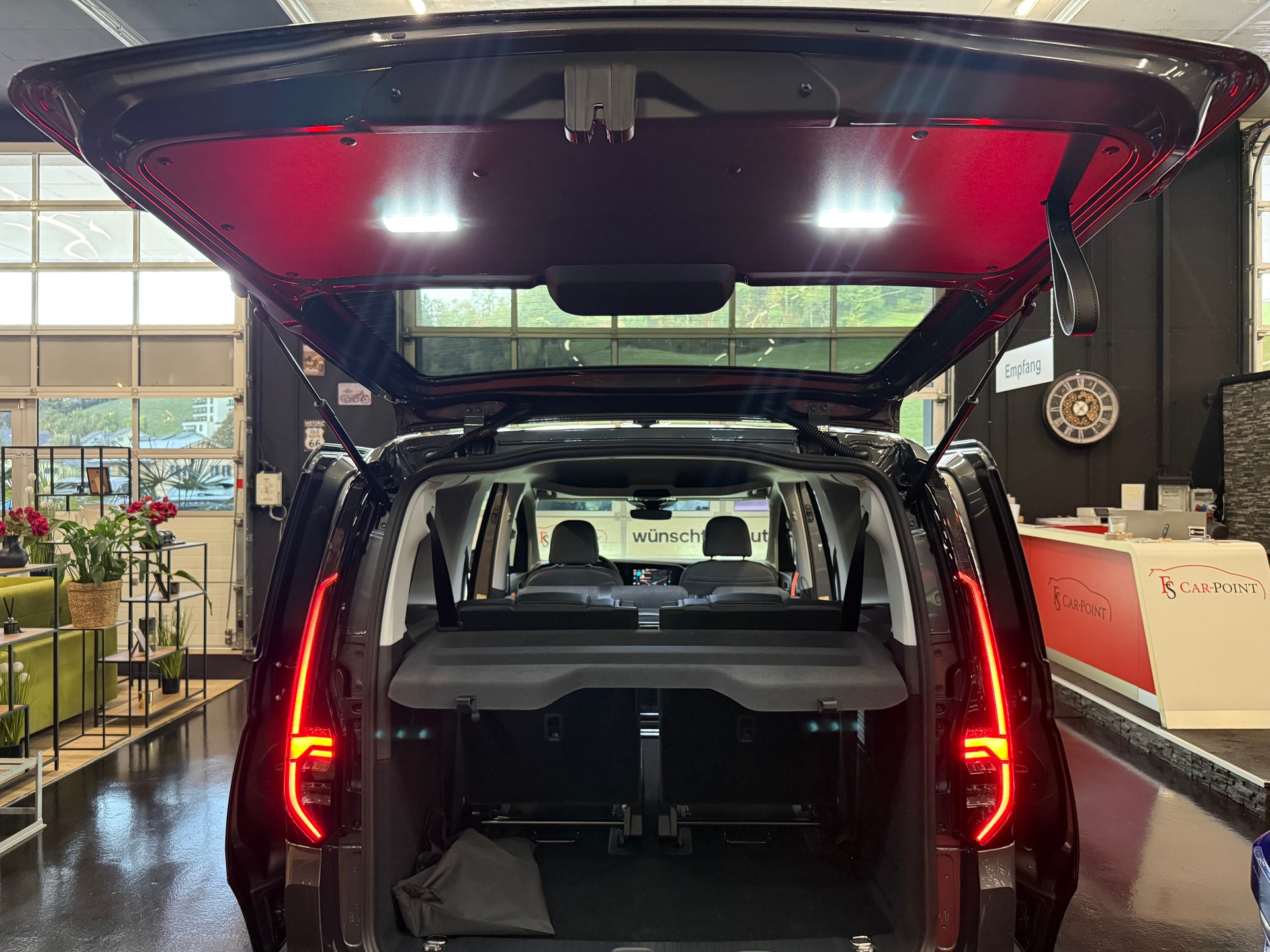 VW Caddy Maxi 1.5 TSI Plug in Hybrid Style DSG-image-15