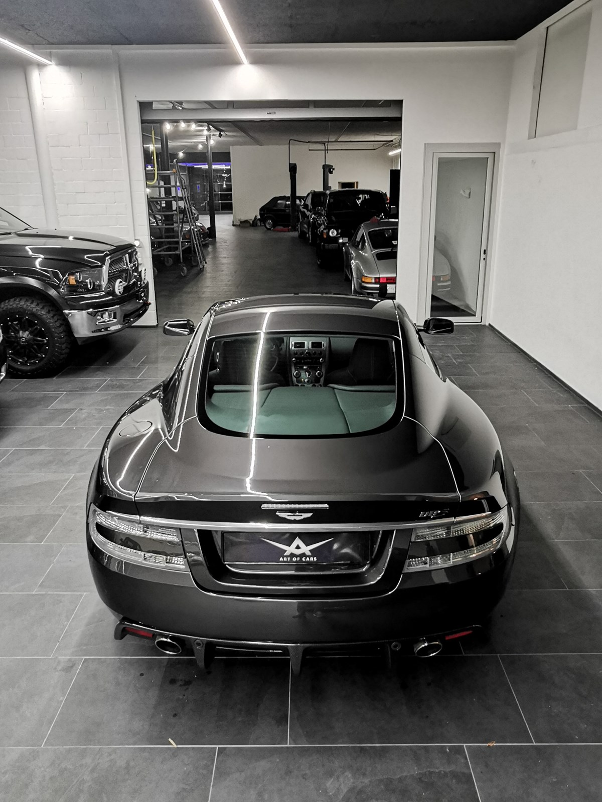 ASTON MARTIN DBS Coupé QUANTUM OF SOLACE JAMES BOND EDITION 4 SITZER-image-3