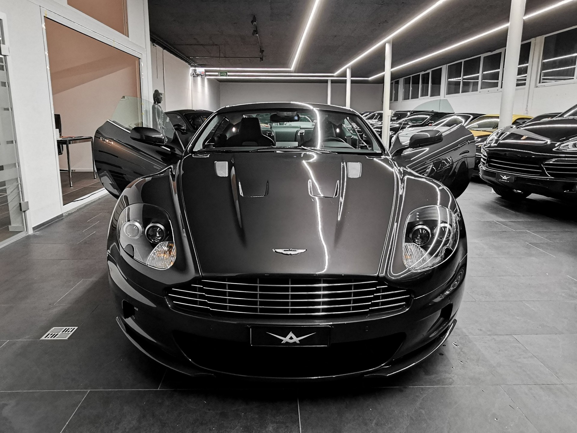 ASTON MARTIN DBS Coupé QUANTUM OF SOLACE JAMES BOND EDITION 4 SITZER-image-2