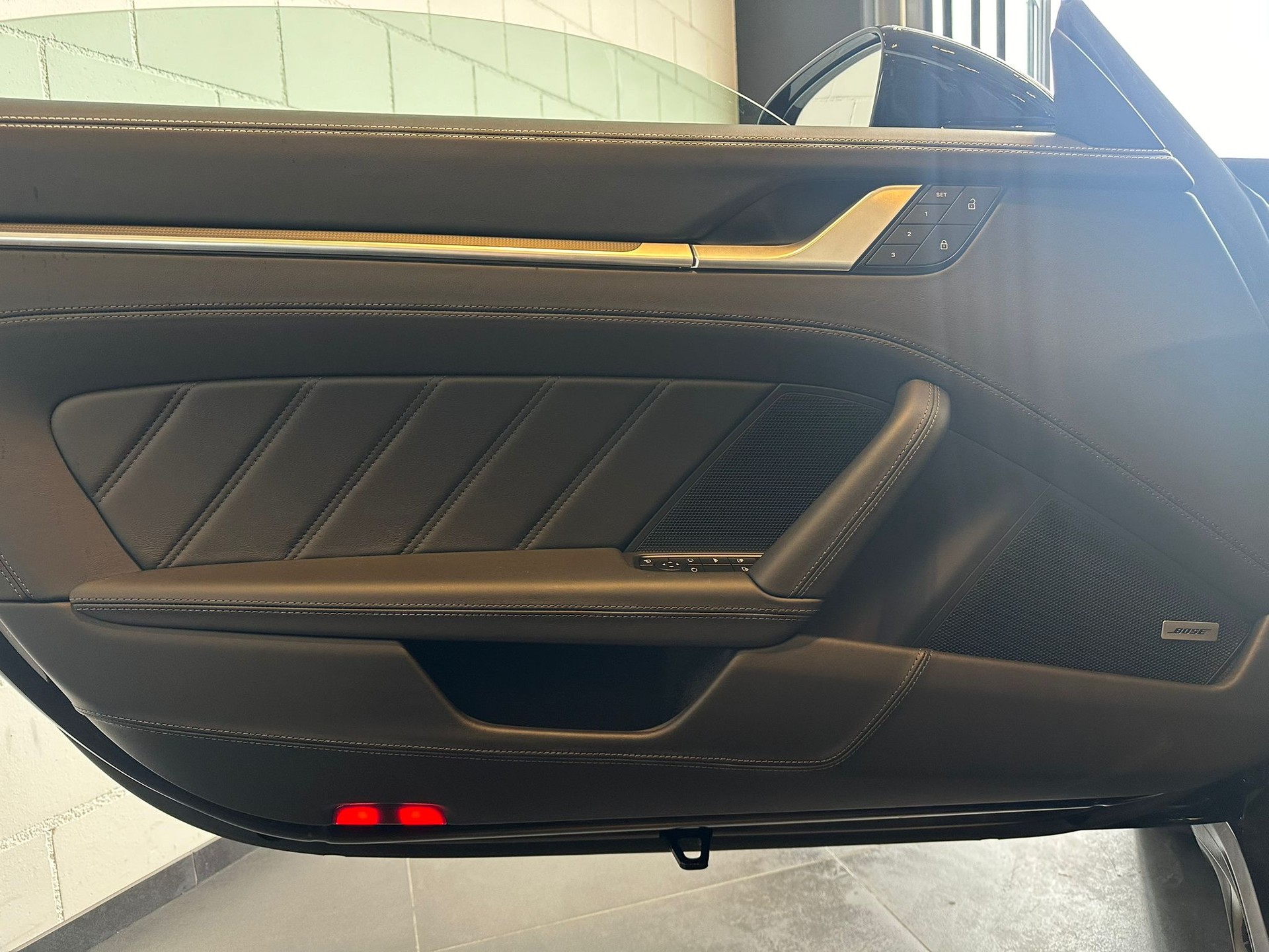 PORSCHE 911 Turbo S Cabriolet PDK-image-19