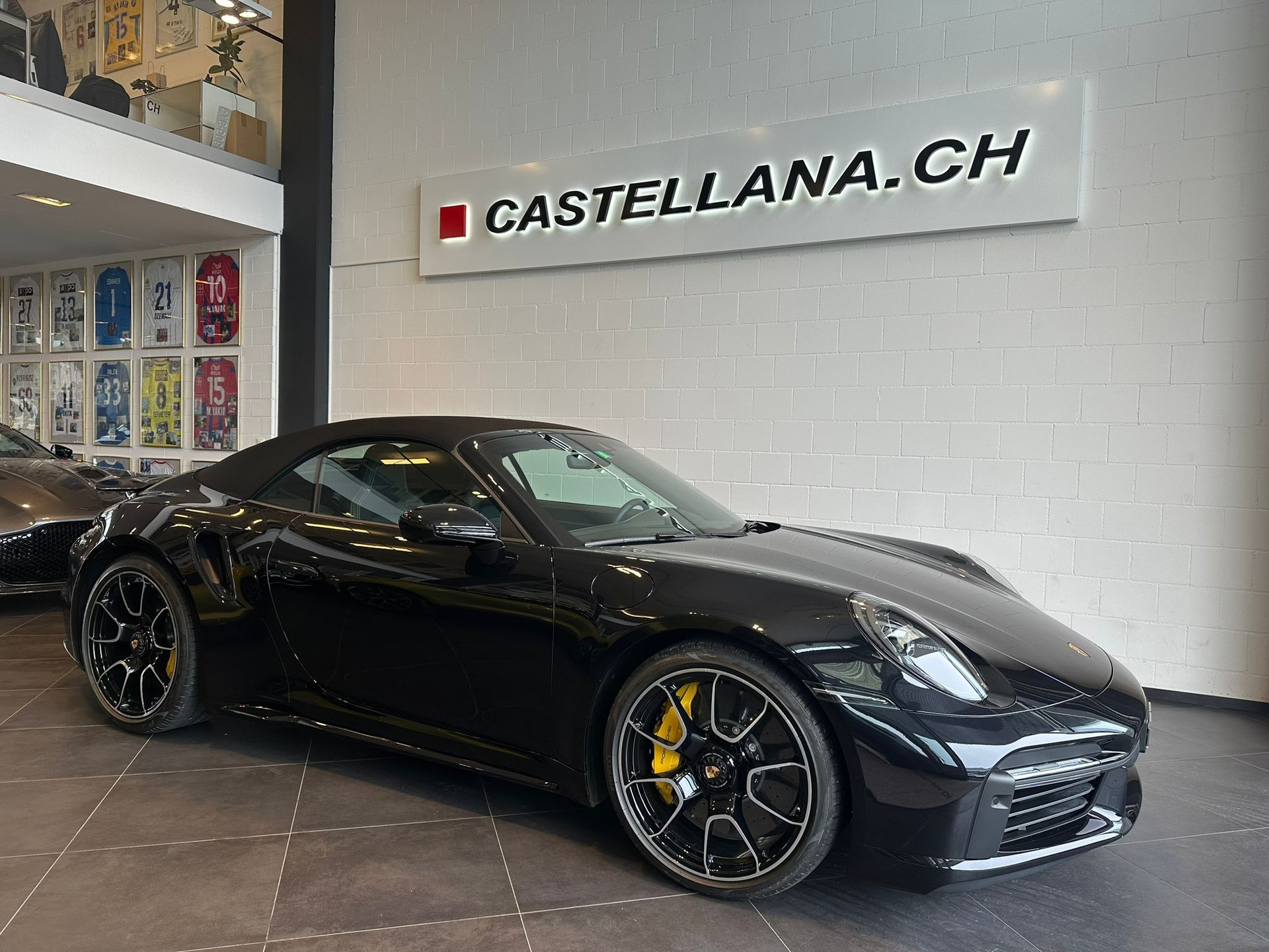 PORSCHE 911 Turbo S Cabriolet PDK-image-1