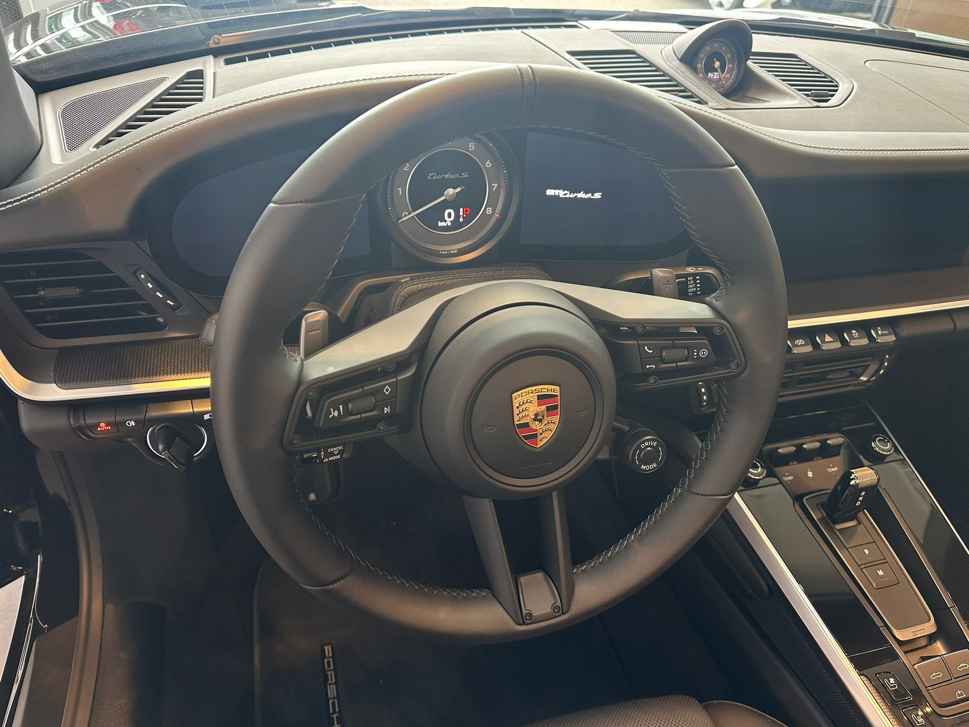 PORSCHE 911 Turbo S Cabriolet PDK-image-16