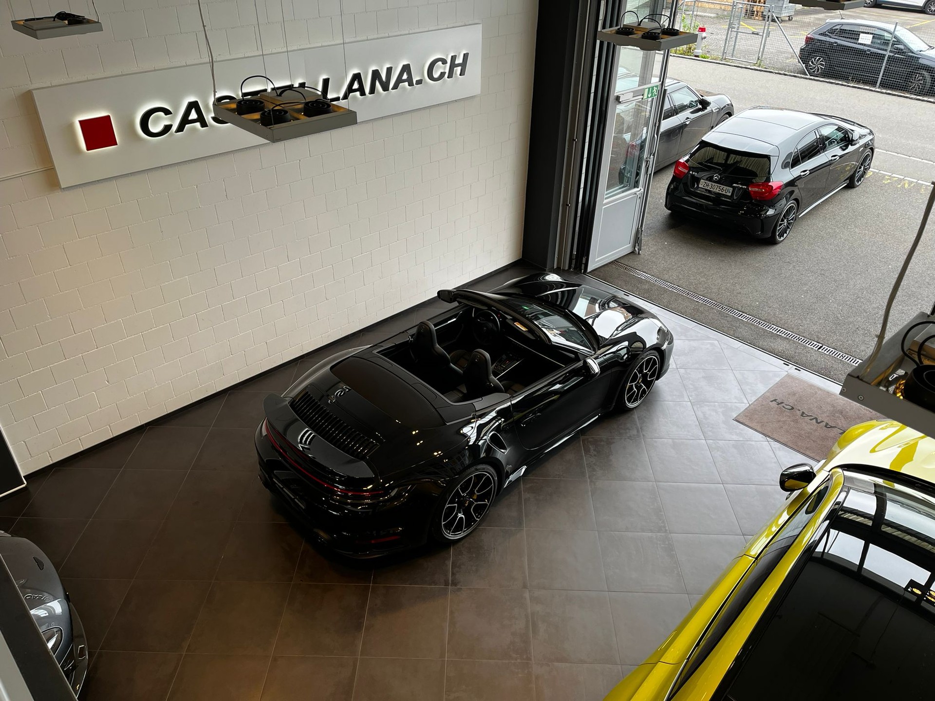 PORSCHE 911 Turbo S Cabriolet PDK-image-8
