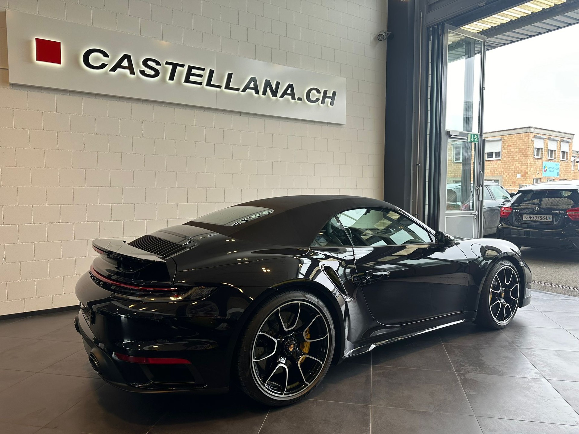 PORSCHE 911 Turbo S Cabriolet PDK-image-3