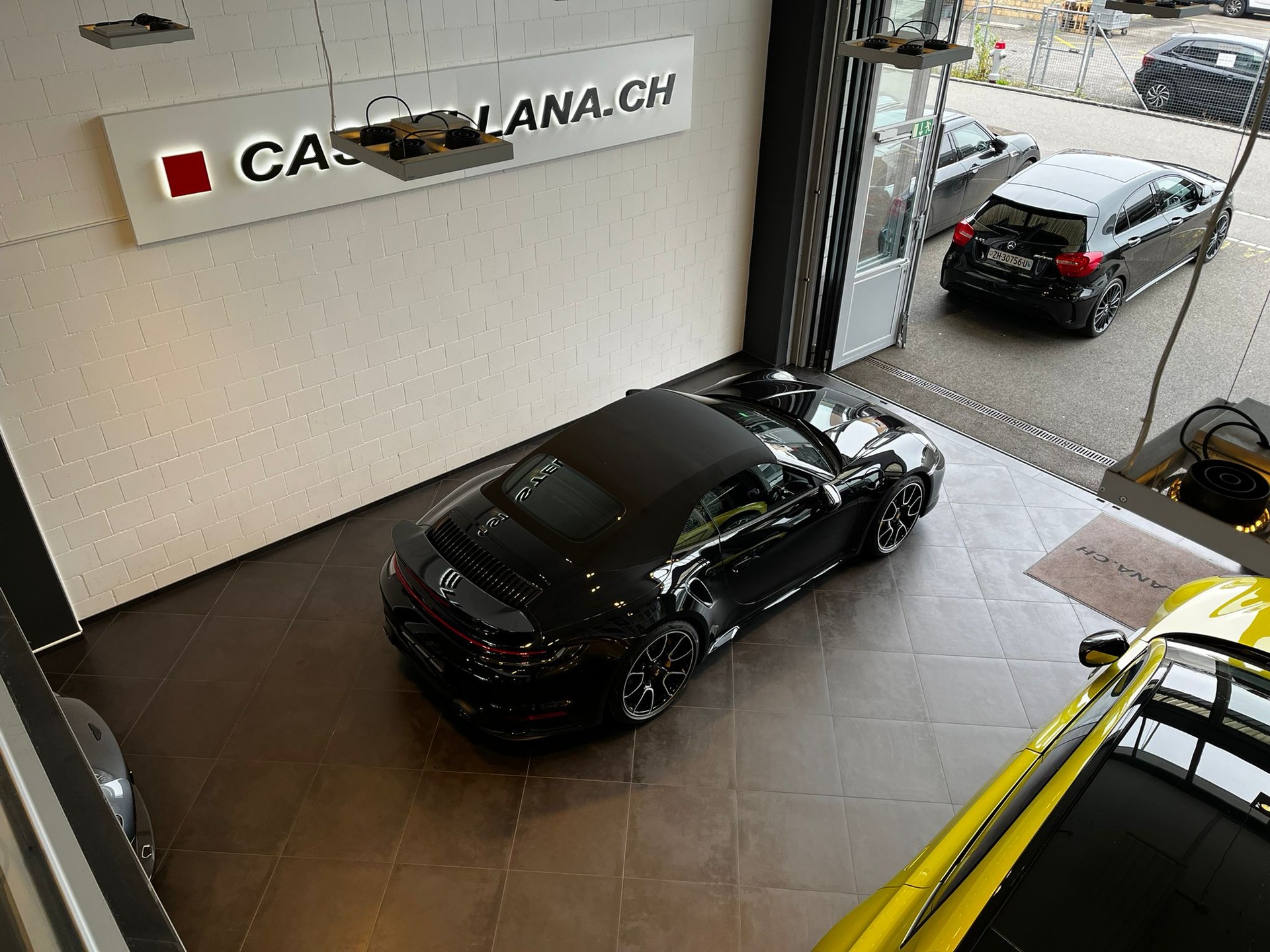 PORSCHE 911 Turbo S Cabriolet PDK-image-9