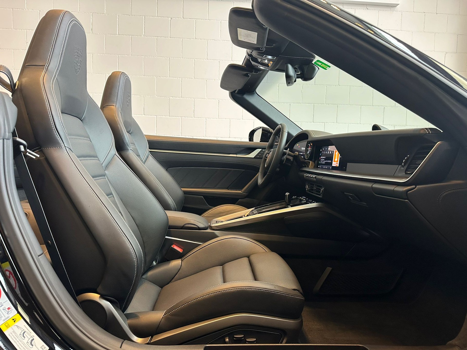 PORSCHE 911 Turbo S Cabriolet PDK-image-13