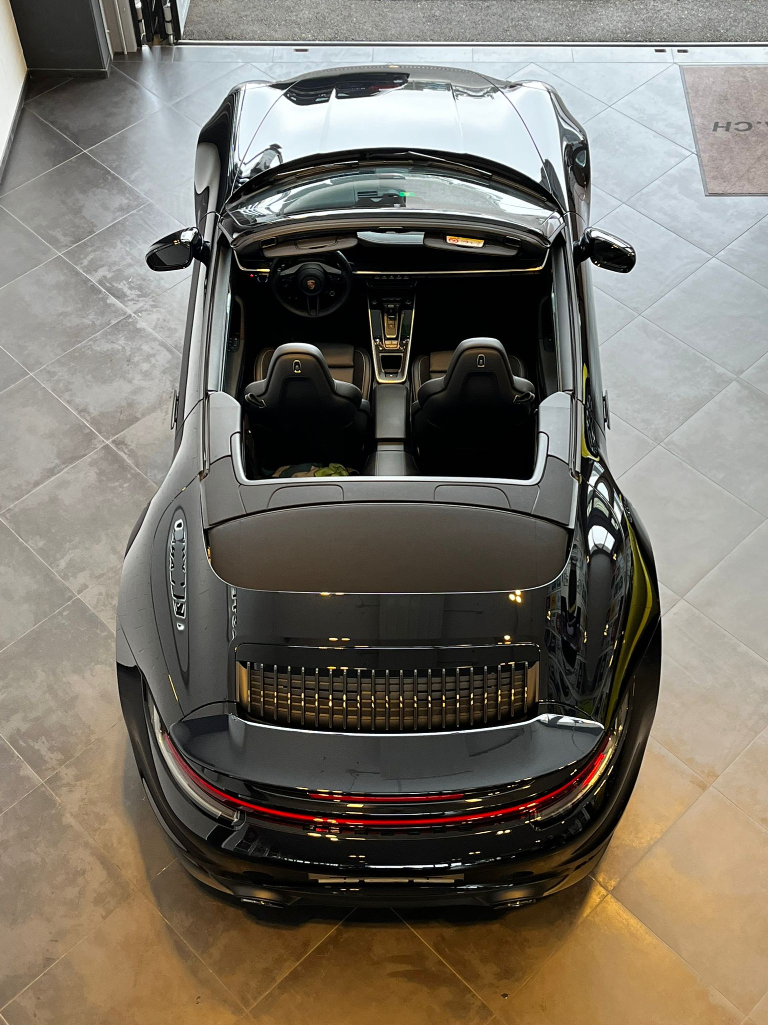 PORSCHE 911 Turbo S Cabriolet PDK-image-10