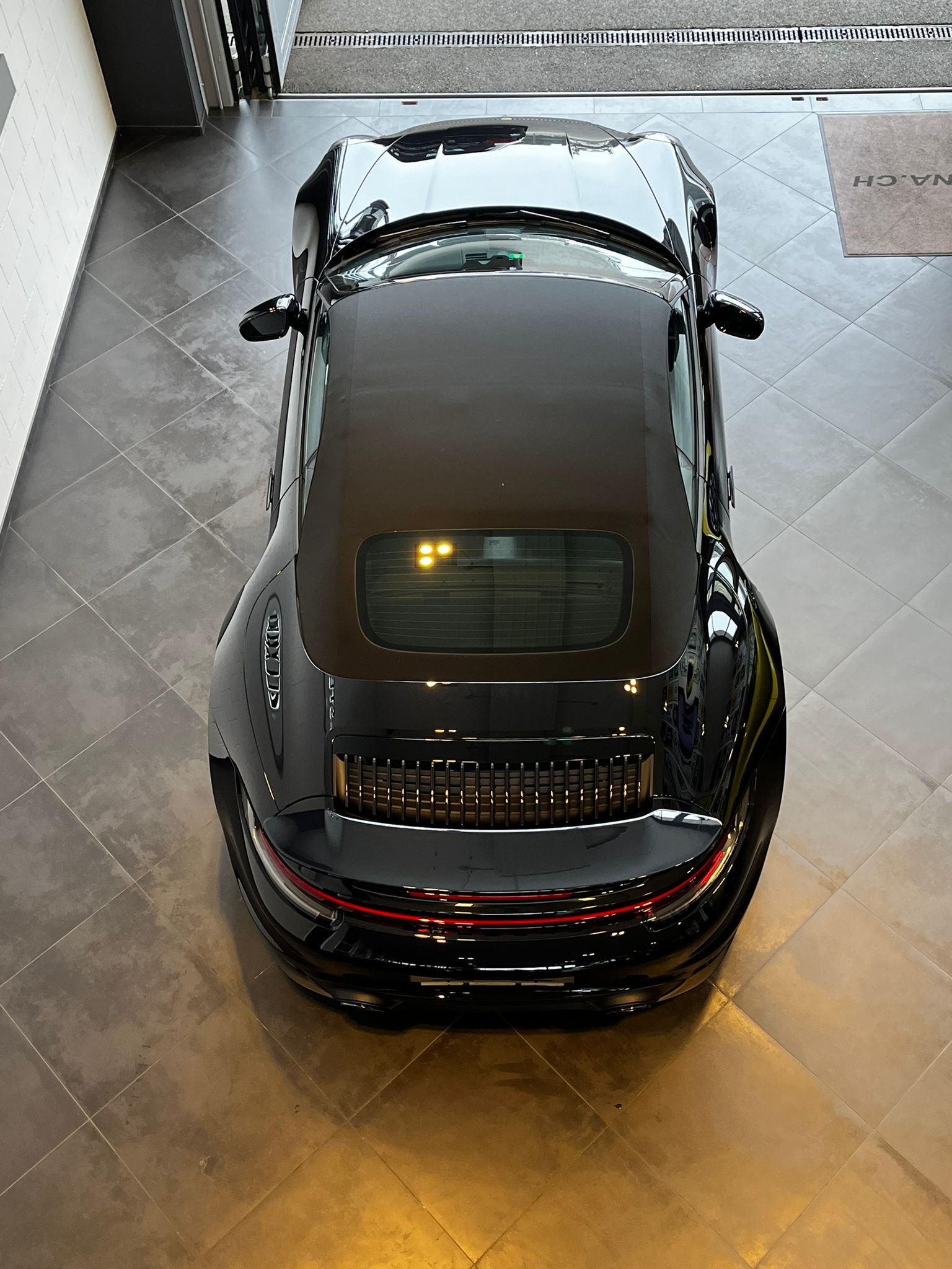 PORSCHE 911 Turbo S Cabriolet PDK-image-11