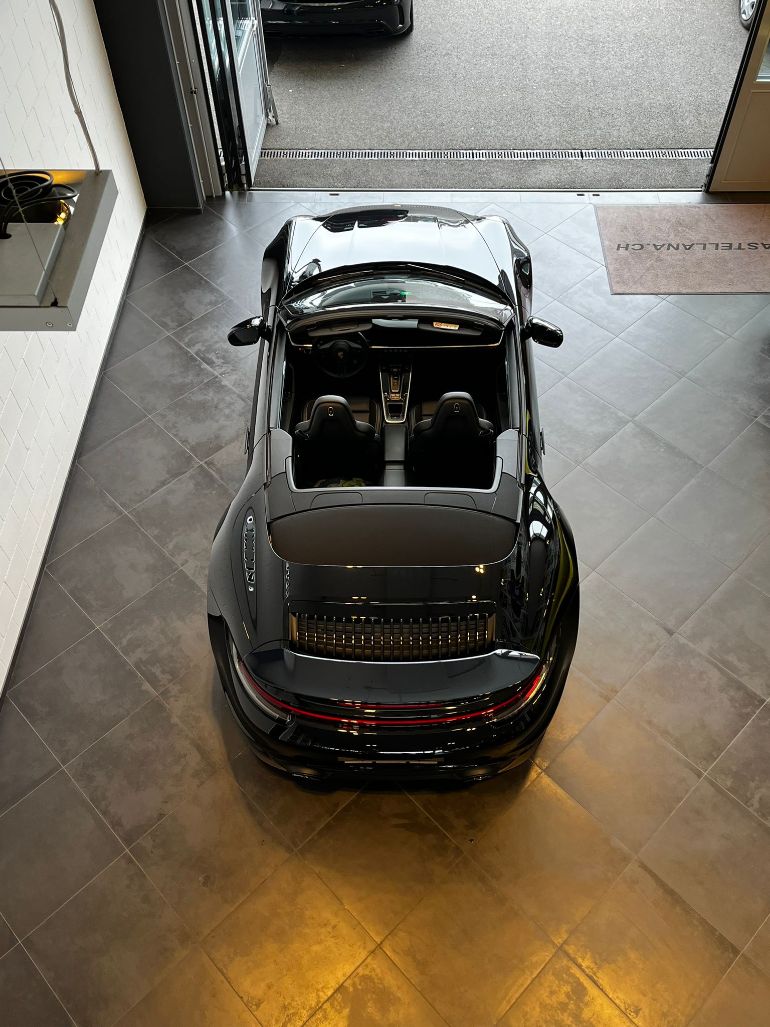 PORSCHE 911 Turbo S Cabriolet PDK-image-6
