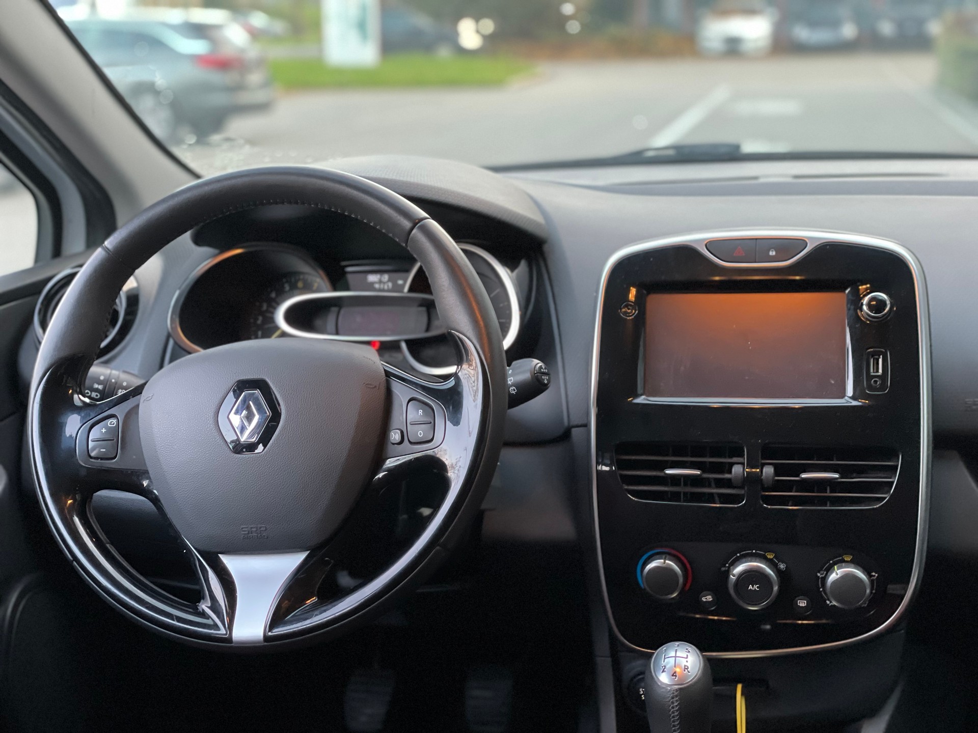RENAULT Clio Grandtour 0.9 12V Expression-image-8