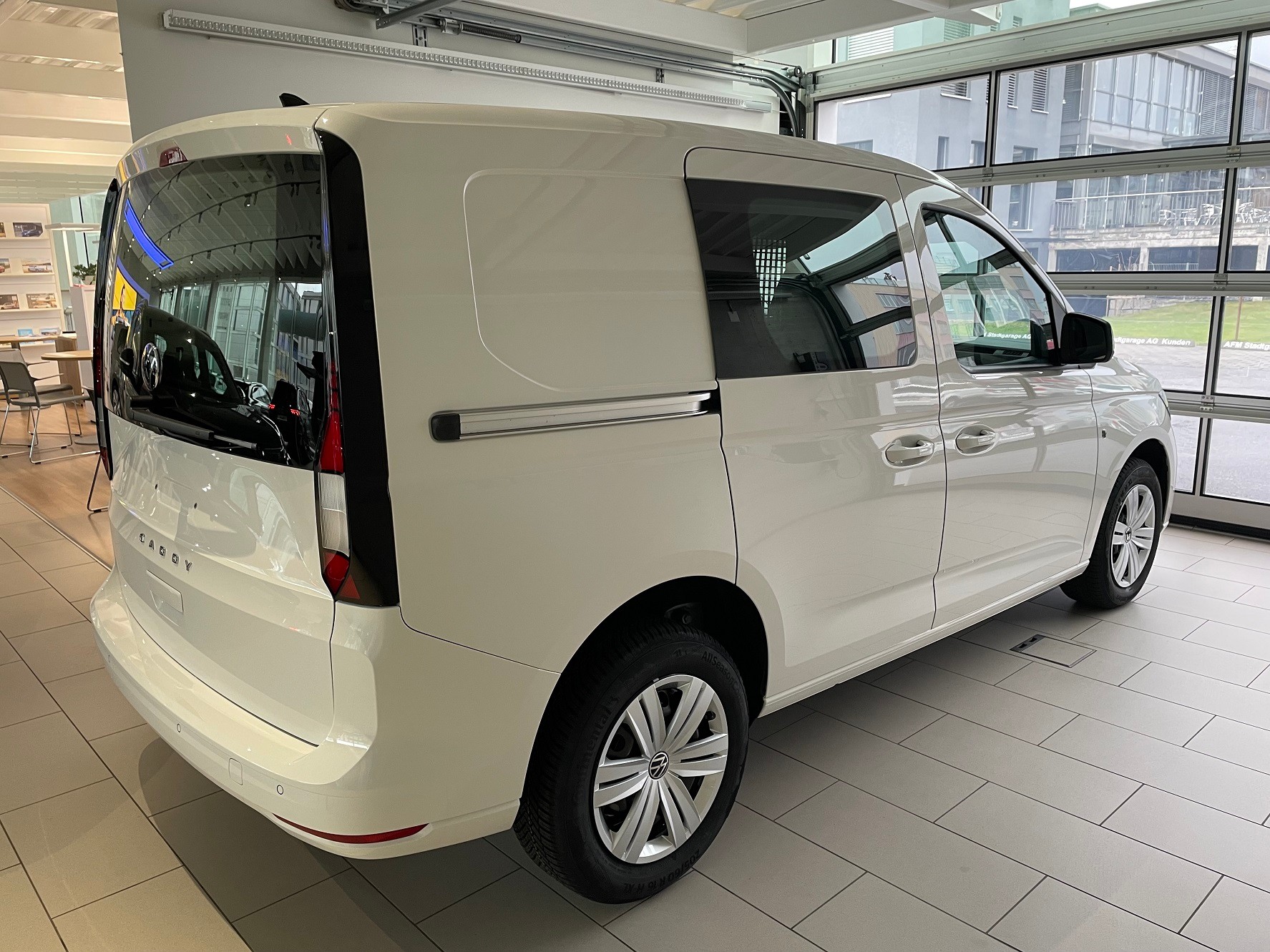 VW Caddy Cargo 1.5 TSI Entry-image-1