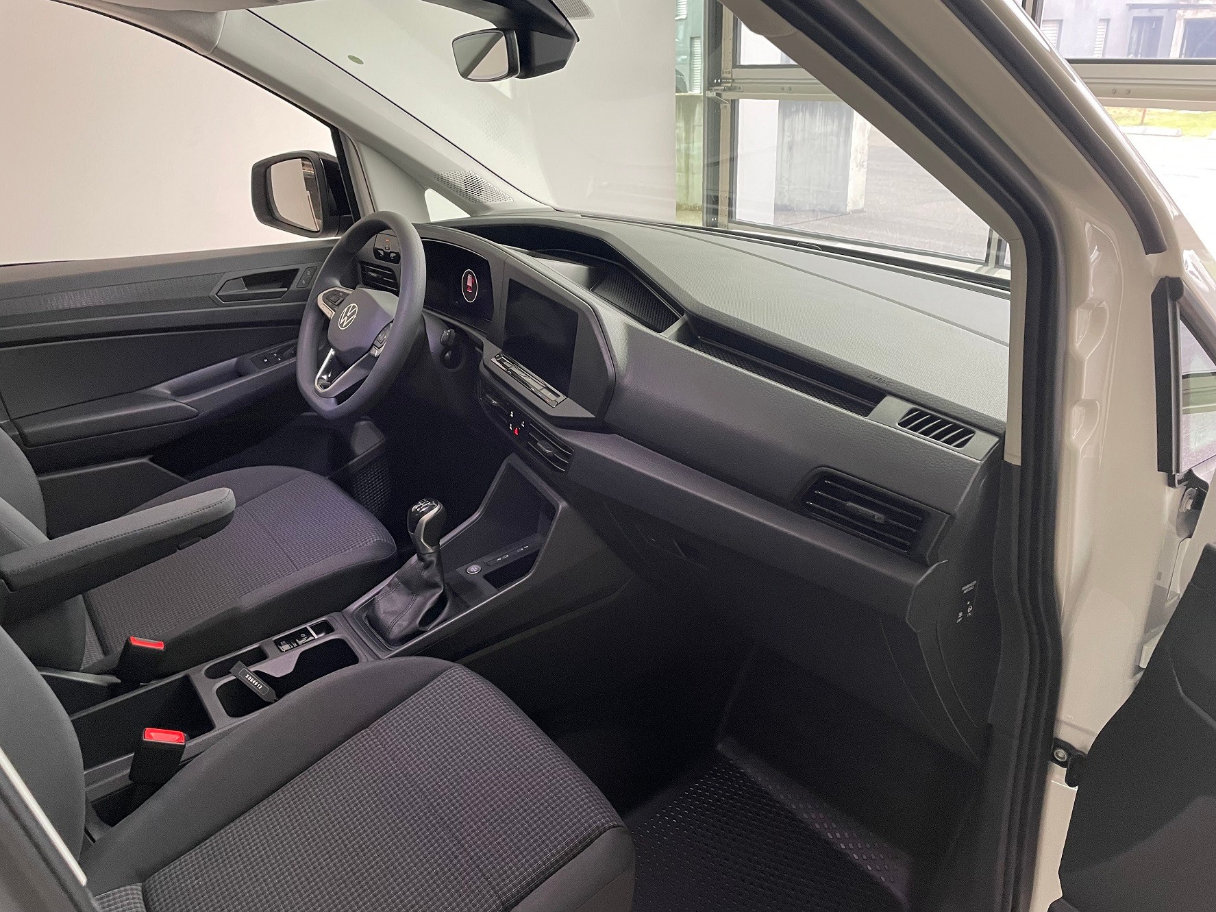 VW Caddy Cargo 1.5 TSI Entry-image-5