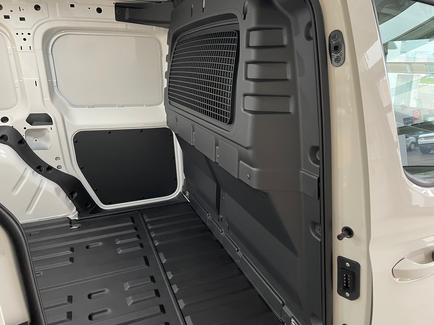 VW Caddy Cargo 1.5 TSI Entry-image-4