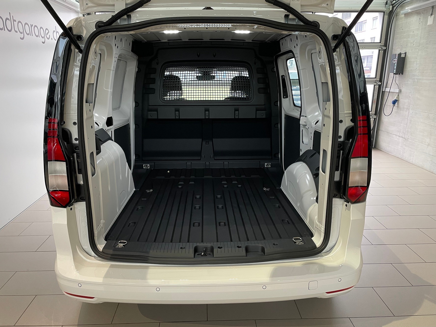 VW Caddy Cargo 1.5 TSI Entry-image-3