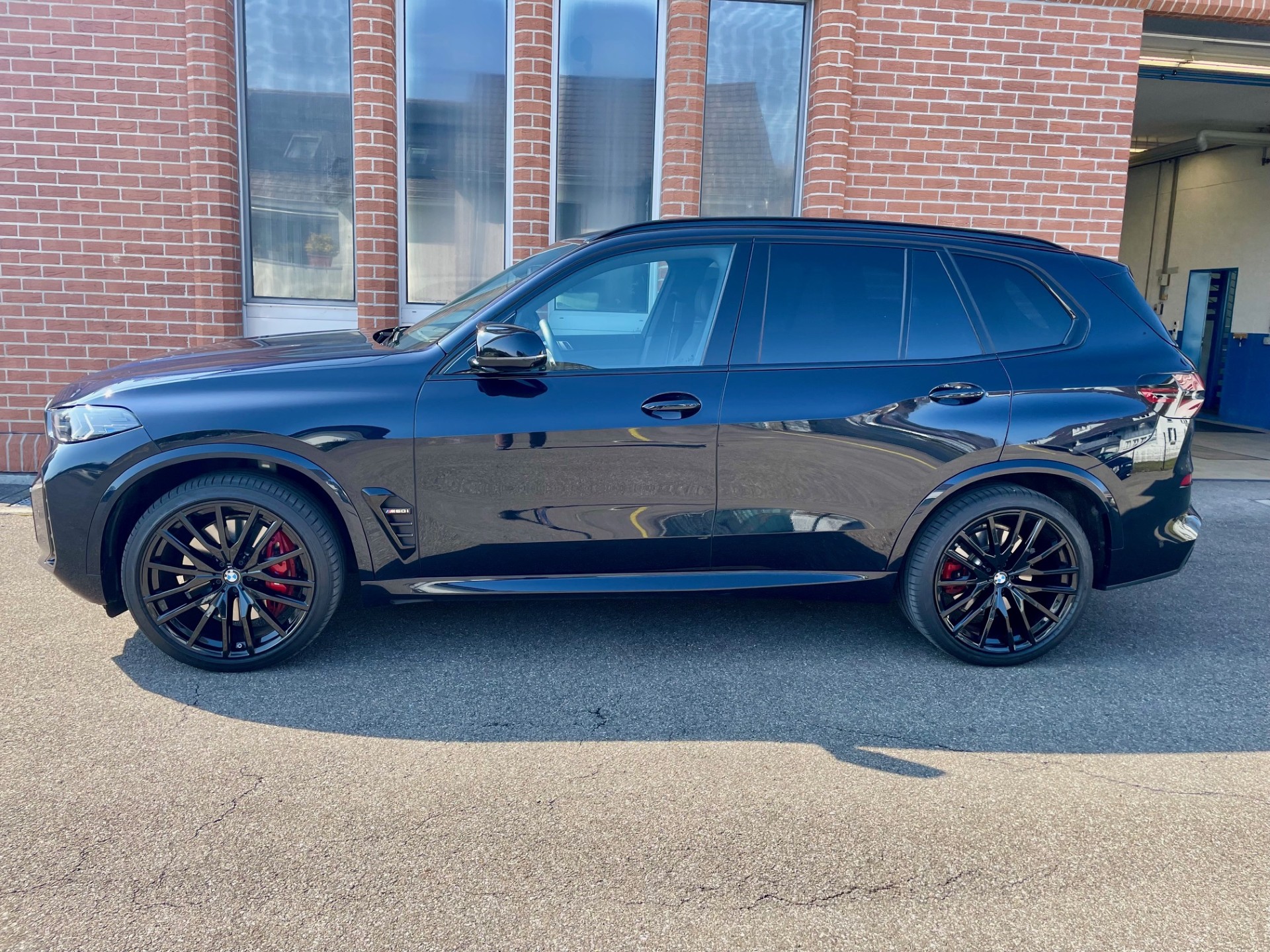 BMW X5 xDrive 48V M60i M Sport Pro Steptronic-image-1