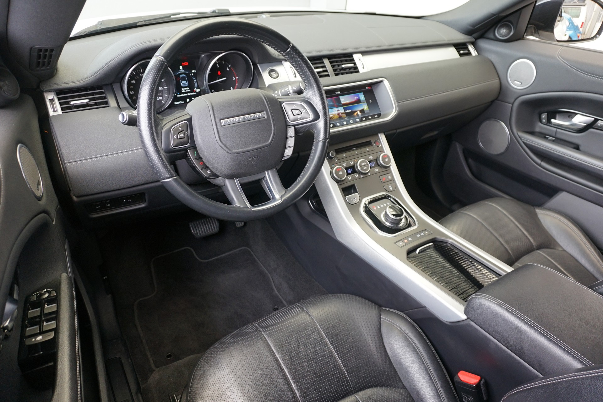 LAND ROVER Evoque 2.0TD4 SE Dynamic Convertible-image-20