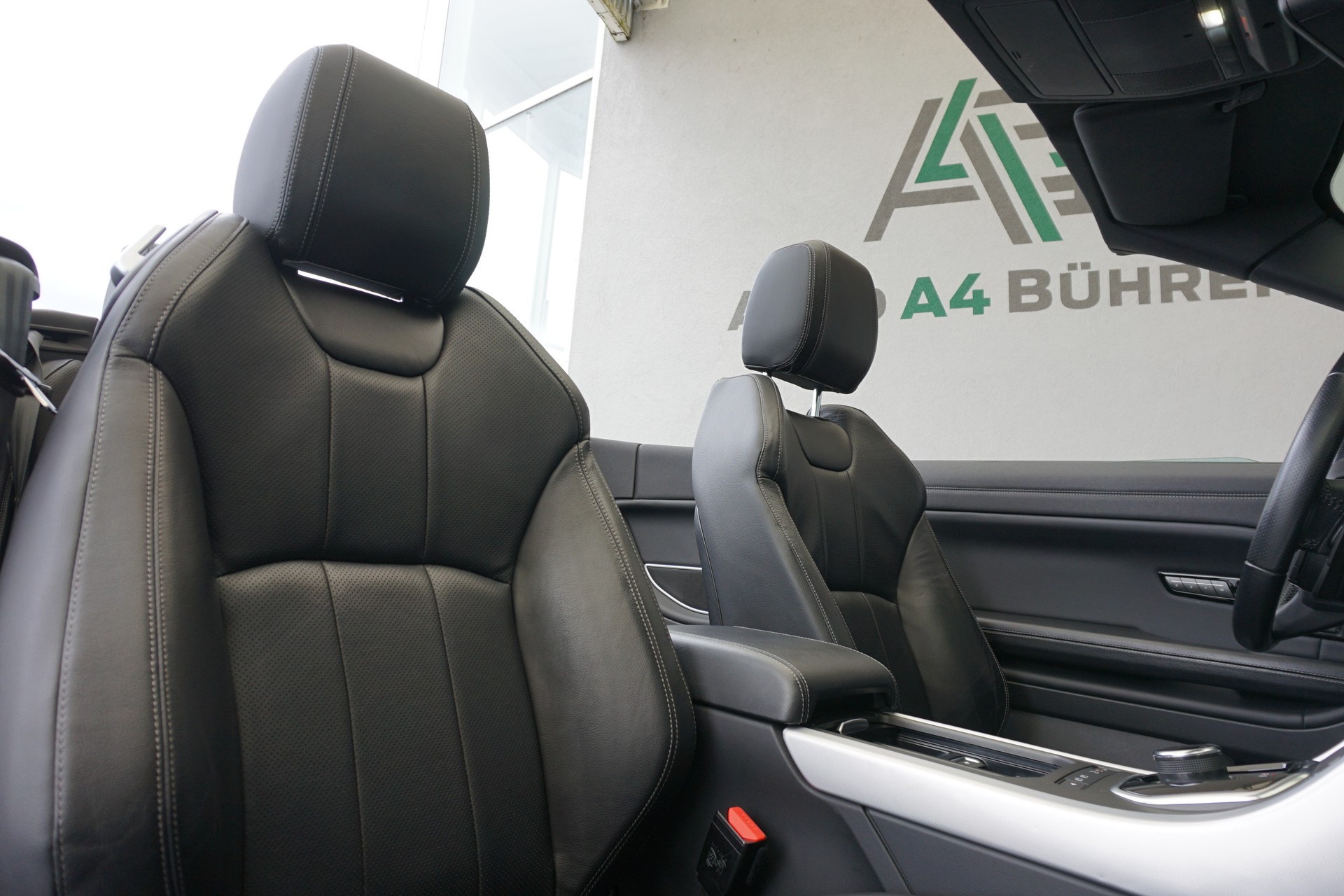 LAND ROVER Evoque 2.0TD4 SE Dynamic Convertible-image-24