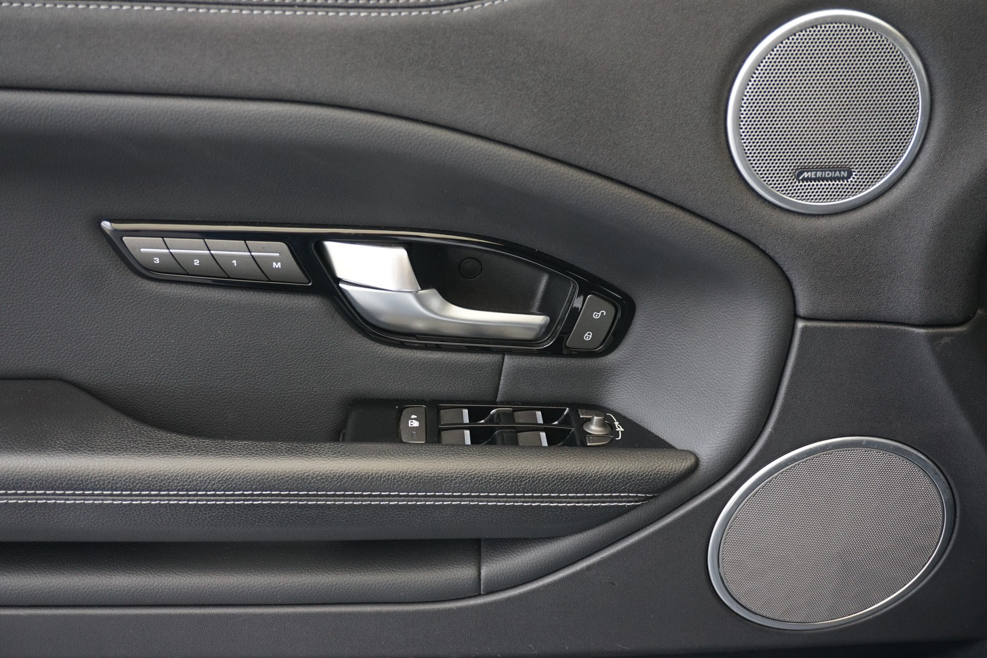 LAND ROVER Evoque 2.0TD4 SE Dynamic Convertible-image-22