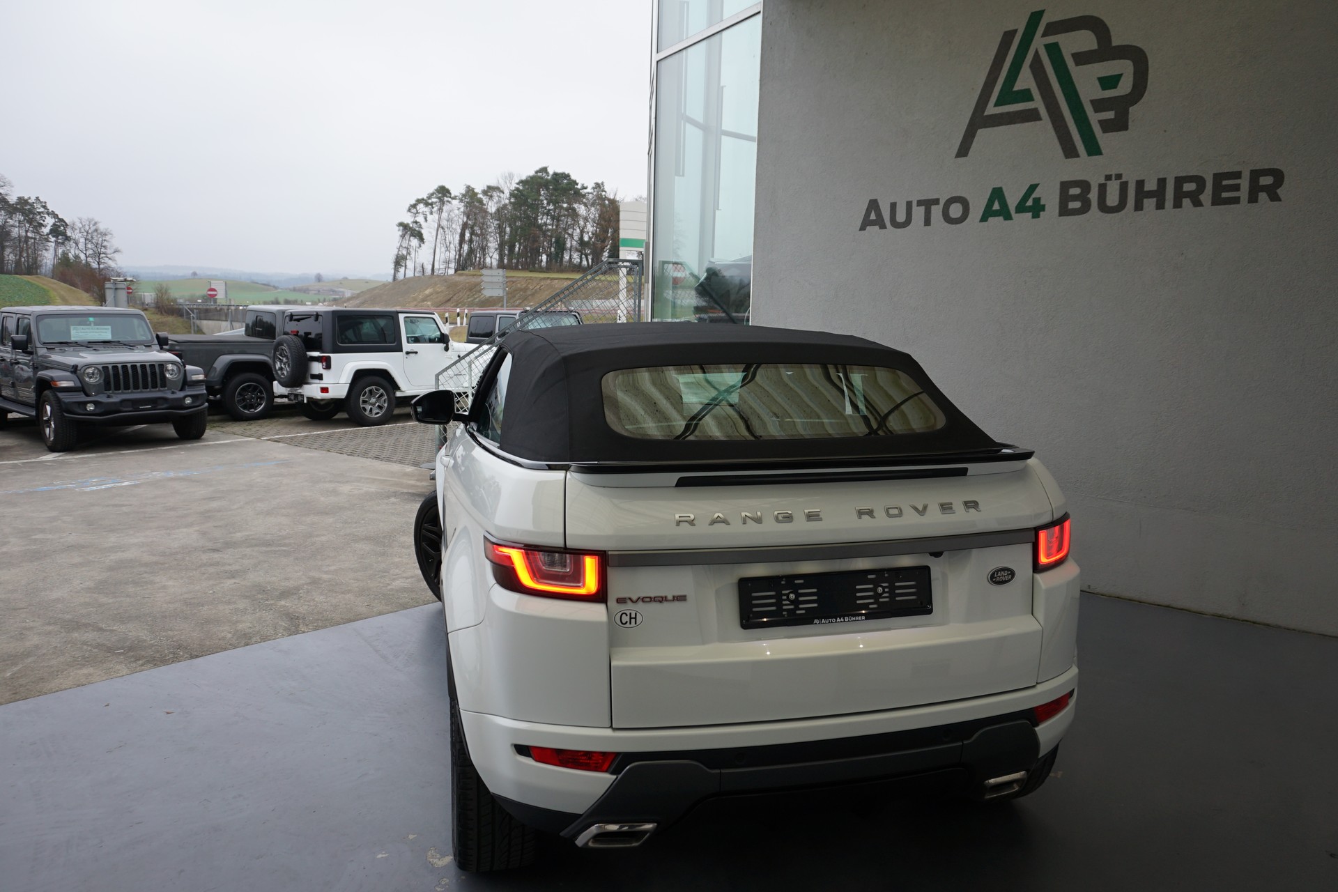LAND ROVER Evoque 2.0TD4 SE Dynamic Convertible-image-9