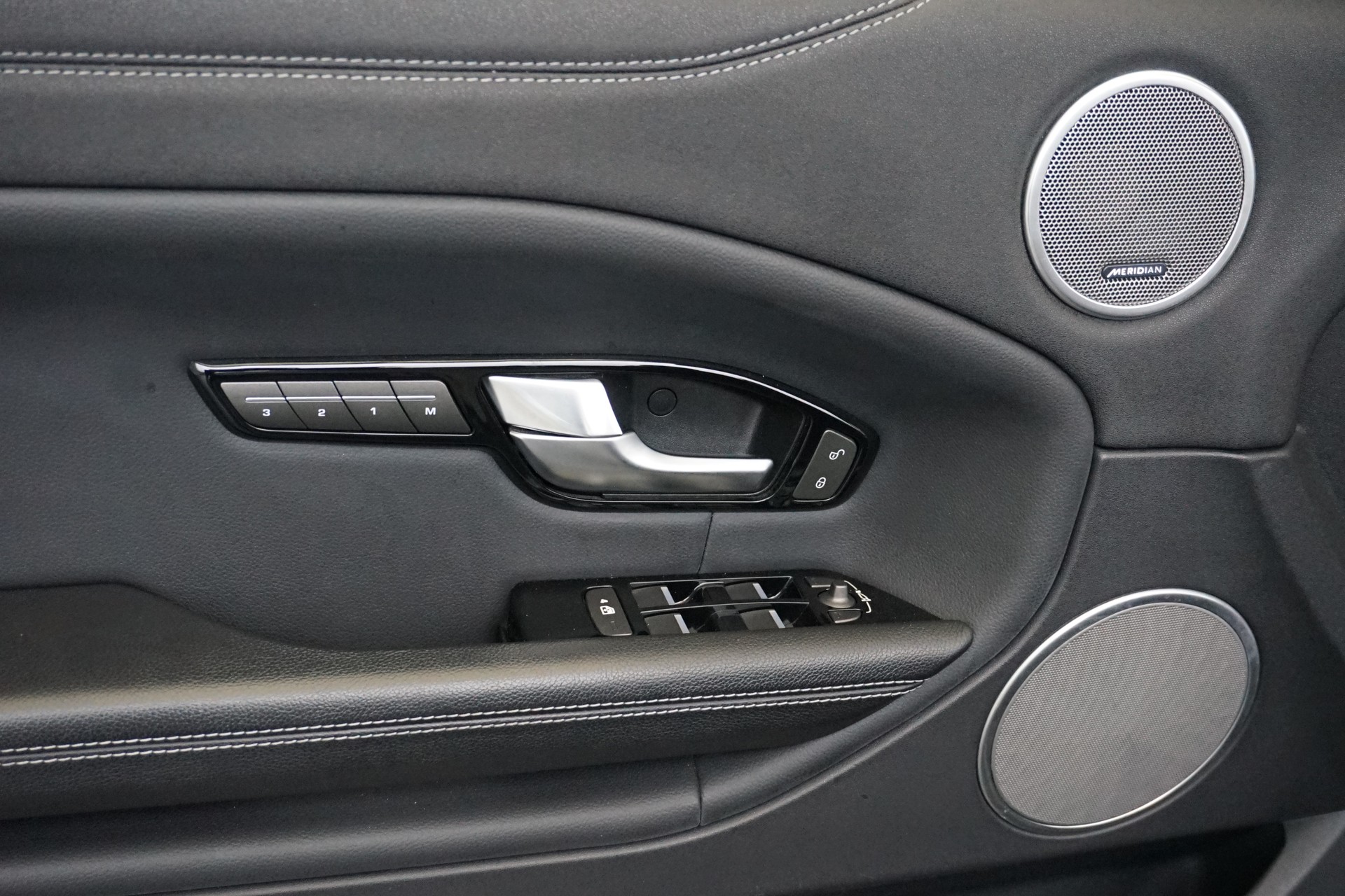 LAND ROVER Evoque 2.0TD4 SE Dynamic Convertible-image-26