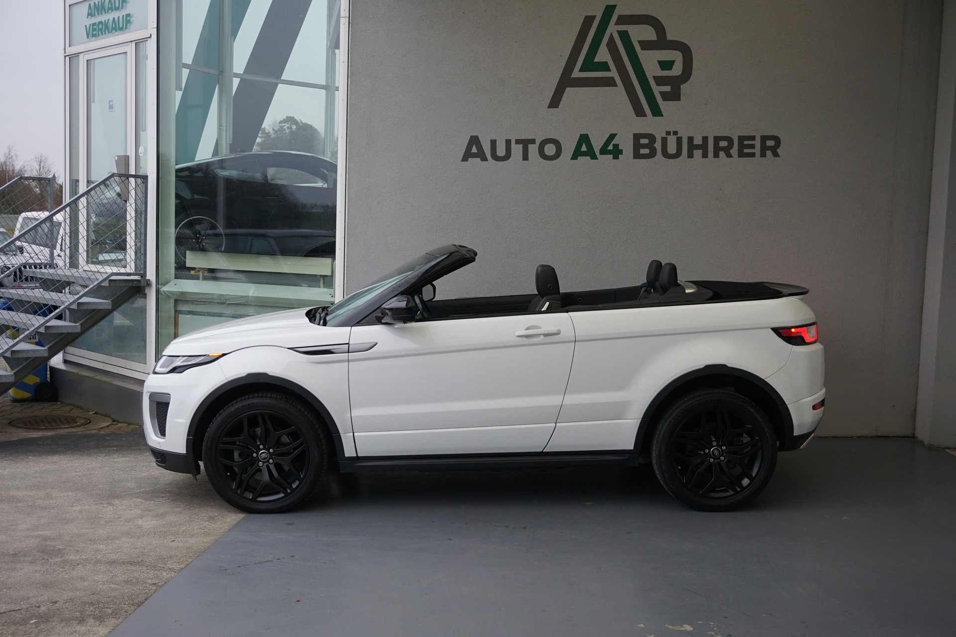 LAND ROVER Evoque 2.0TD4 SE Dynamic Convertible-image-1