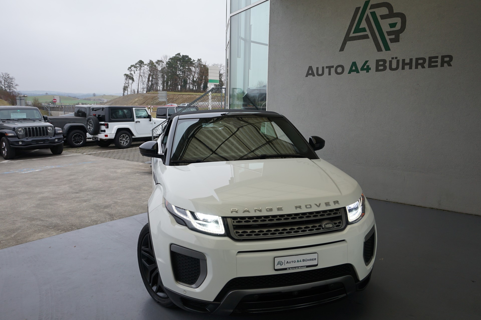 LAND ROVER Evoque 2.0TD4 SE Dynamic Convertible-image-3