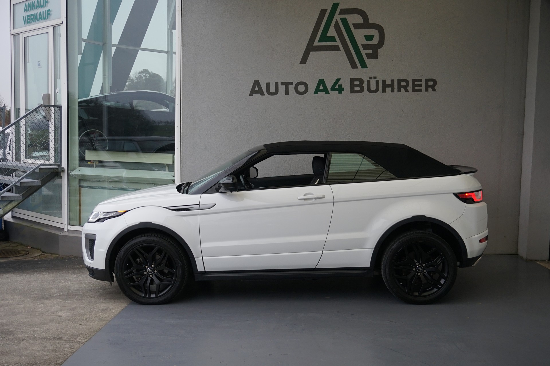 LAND ROVER Evoque 2.0TD4 SE Dynamic Convertible-image-0