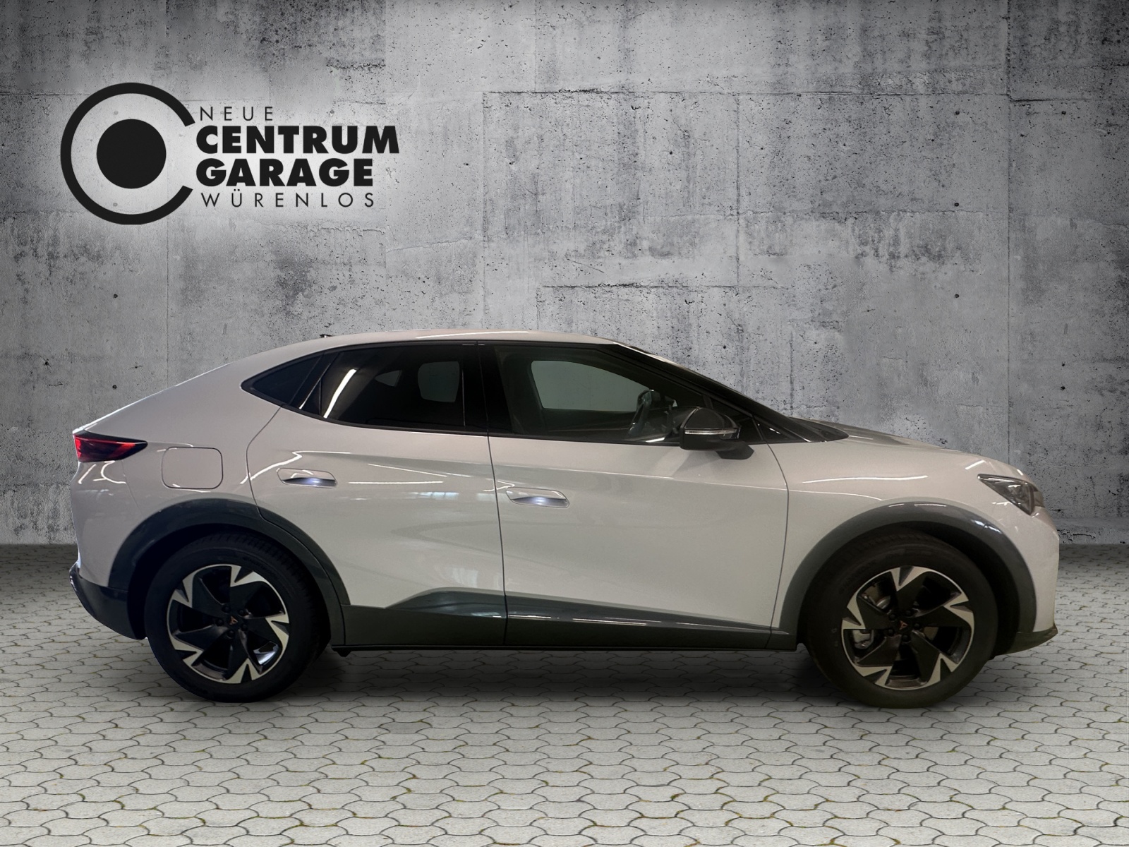 CUPRA Tavascan 77 kWh Edge 4D-image-2