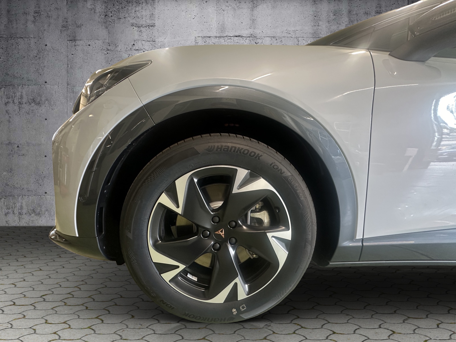 CUPRA Tavascan 77 kWh Edge 4D-image-14