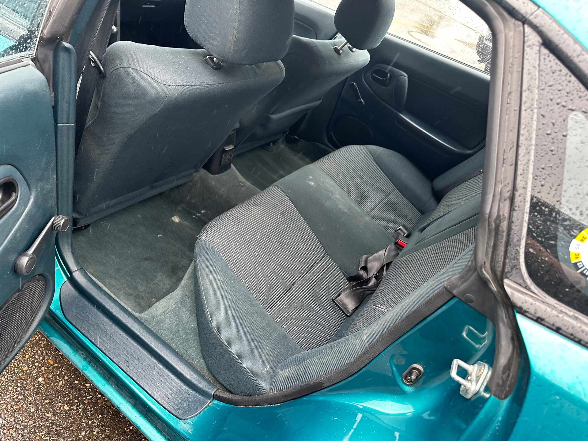 MAZDA 323 F 1.5i-16V Rainbow-image-9