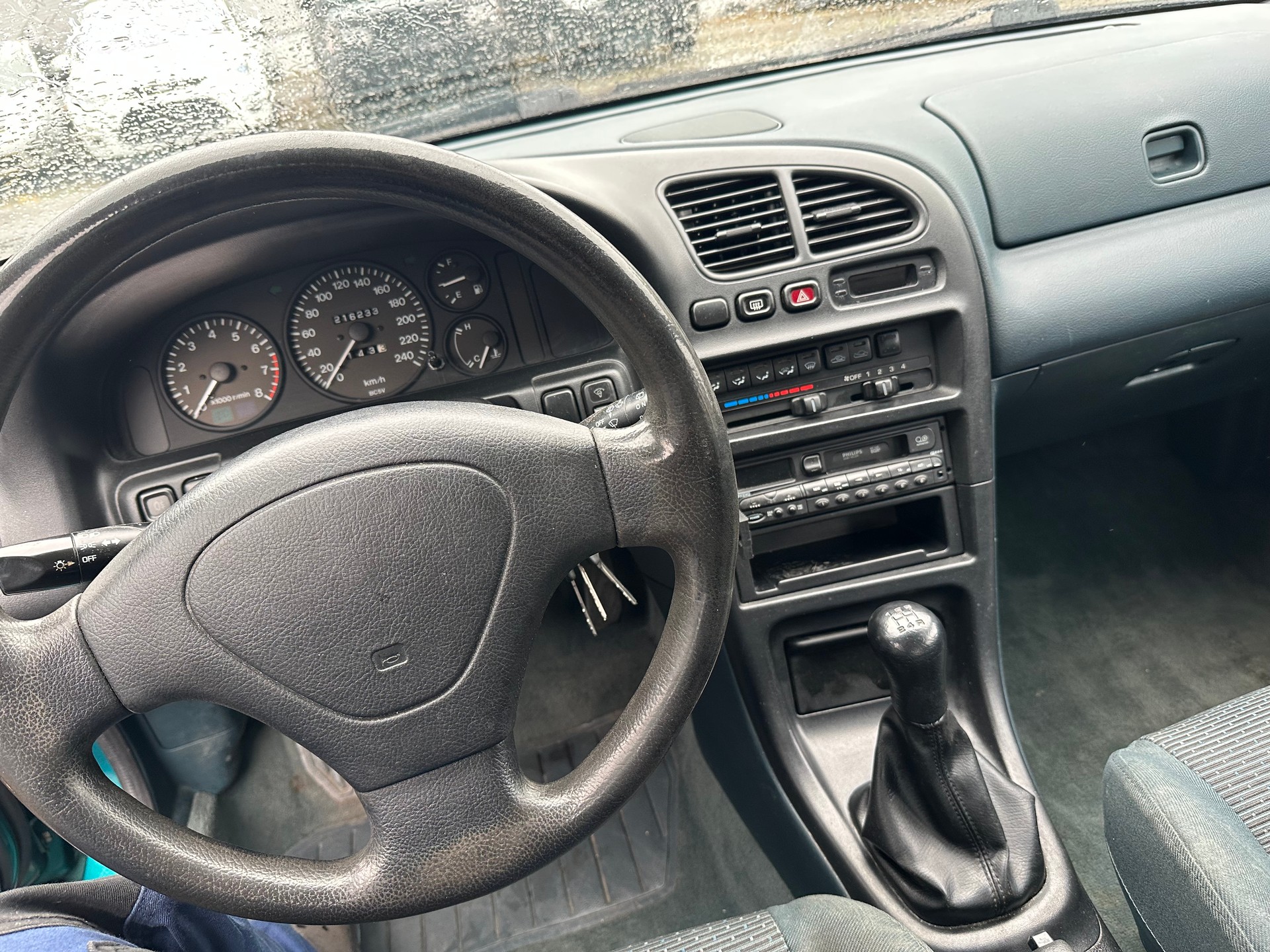 MAZDA 323 F 1.5i-16V Rainbow-image-11