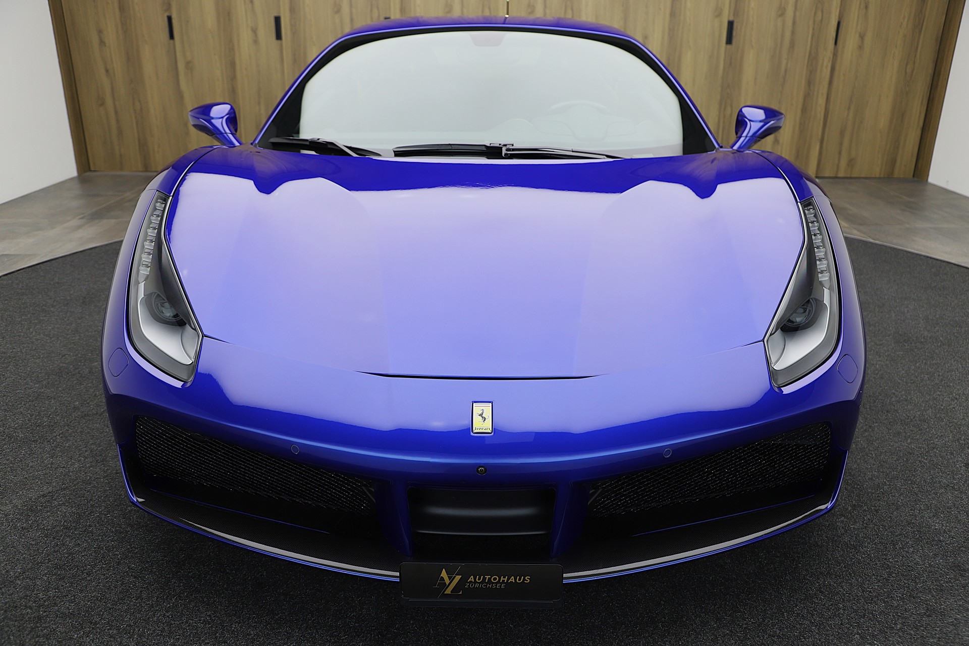 FERRARI 488 GTB 3.9 V8 in Sonderfarbe und sehr viel Carbon-image-1