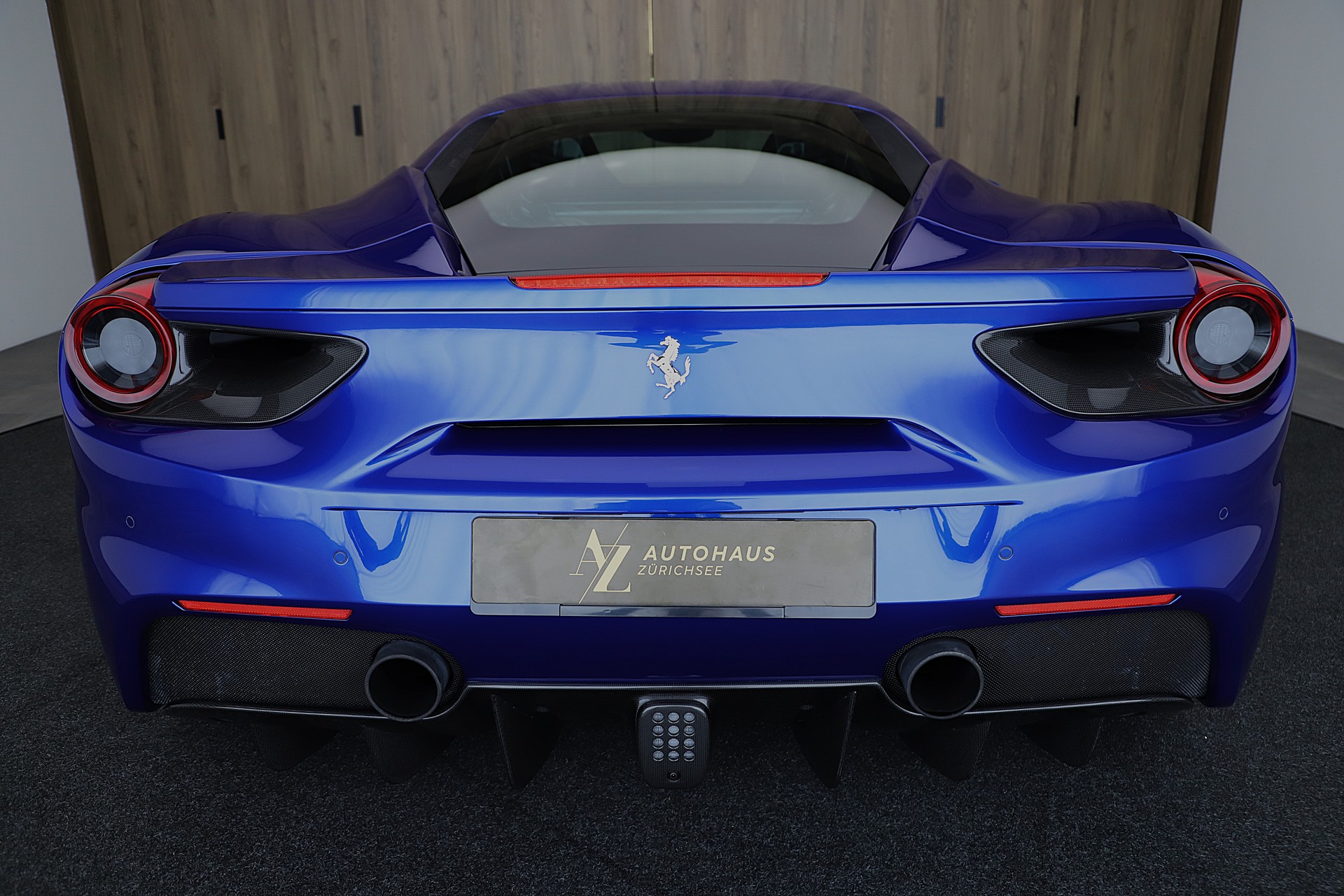 FERRARI 488 GTB 3.9 V8 in Sonderfarbe und sehr viel Carbon-image-3
