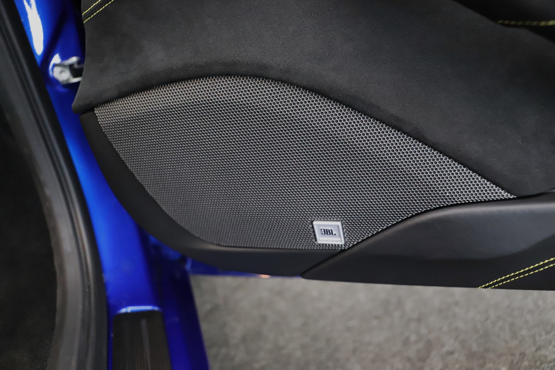FERRARI 488 GTB 3.9 V8 in Sonderfarbe und sehr viel Carbon-image-12