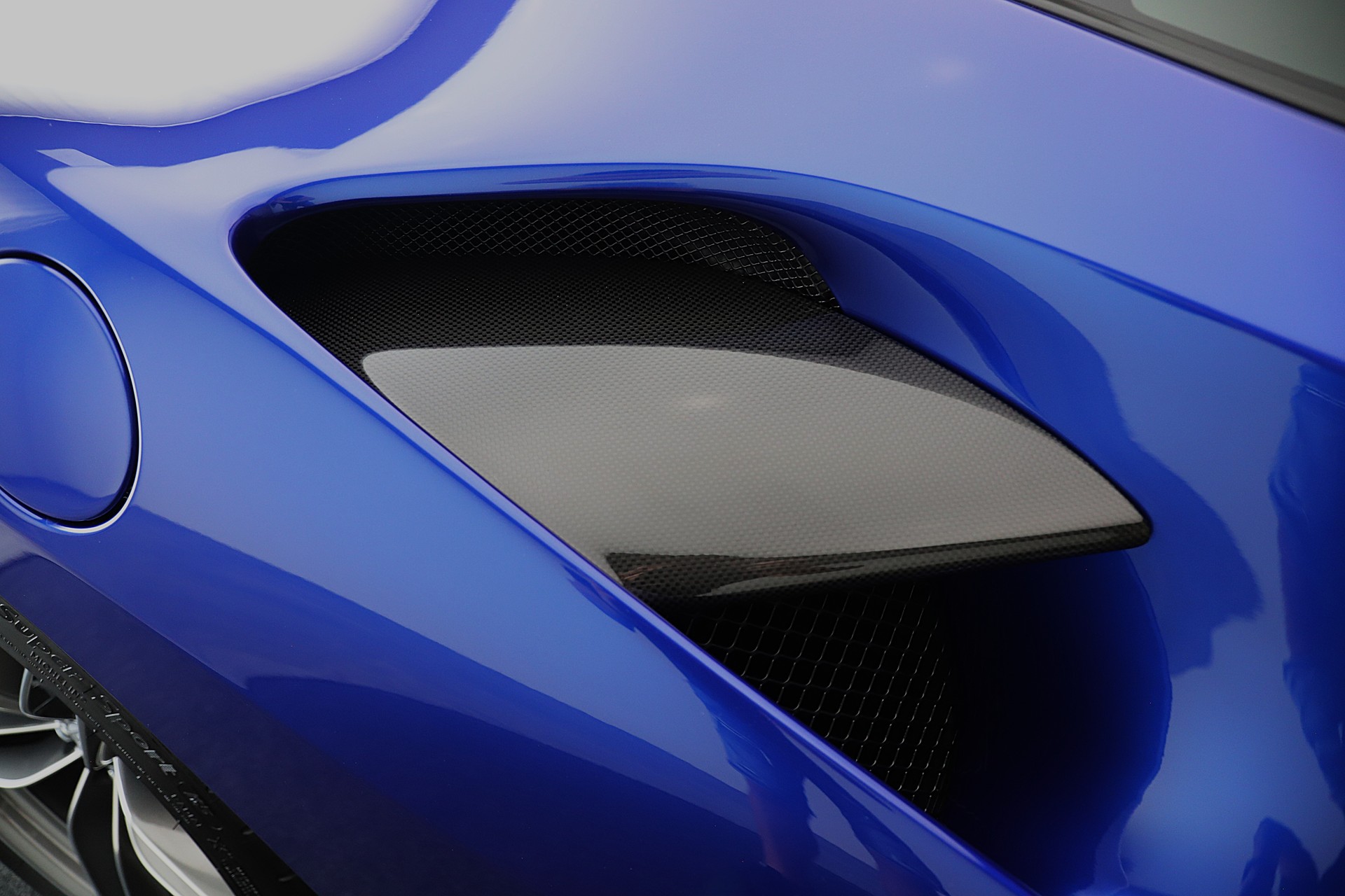 FERRARI 488 GTB 3.9 V8 in Sonderfarbe und sehr viel Carbon-image-7